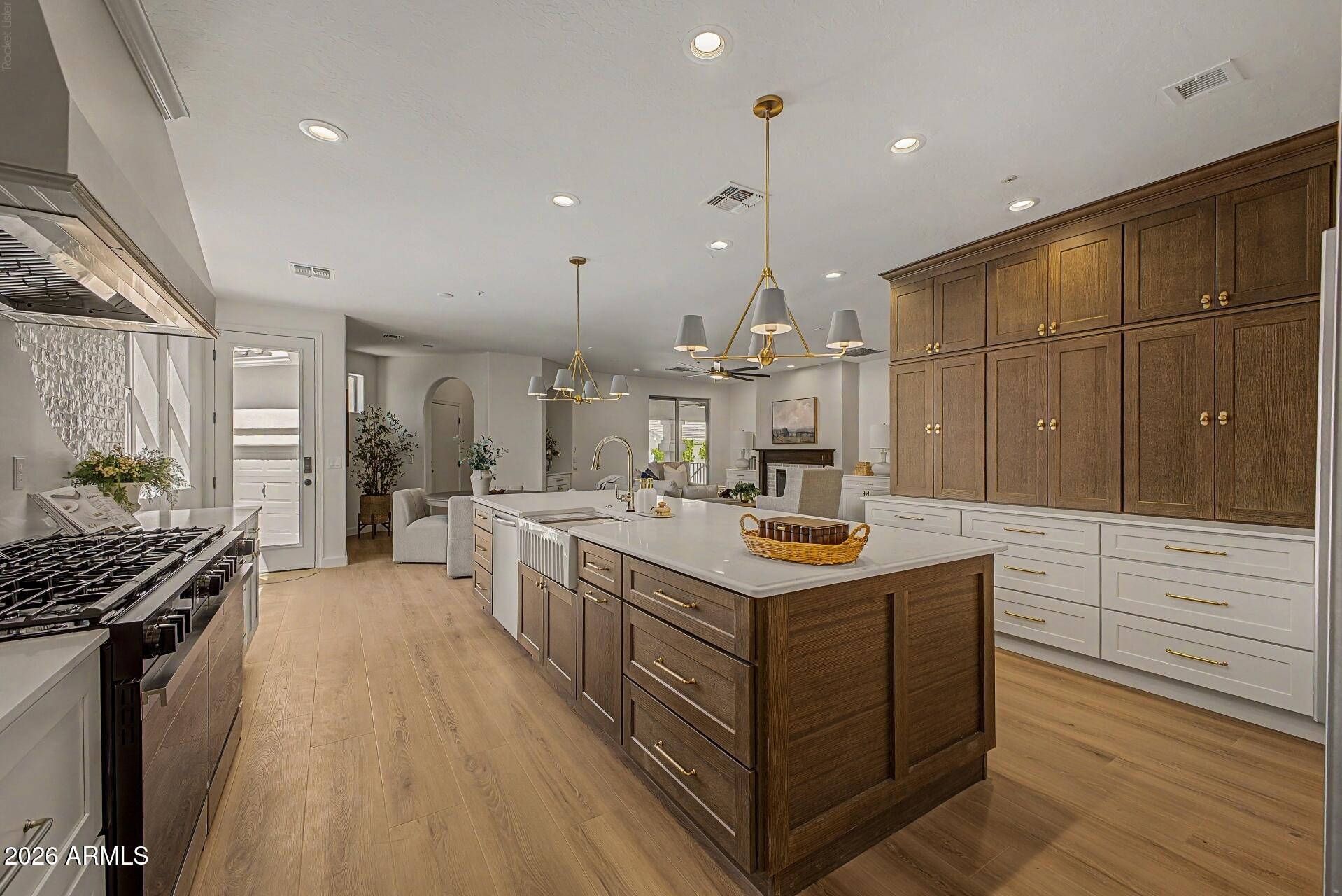 2992 E CAMELLIA Drive