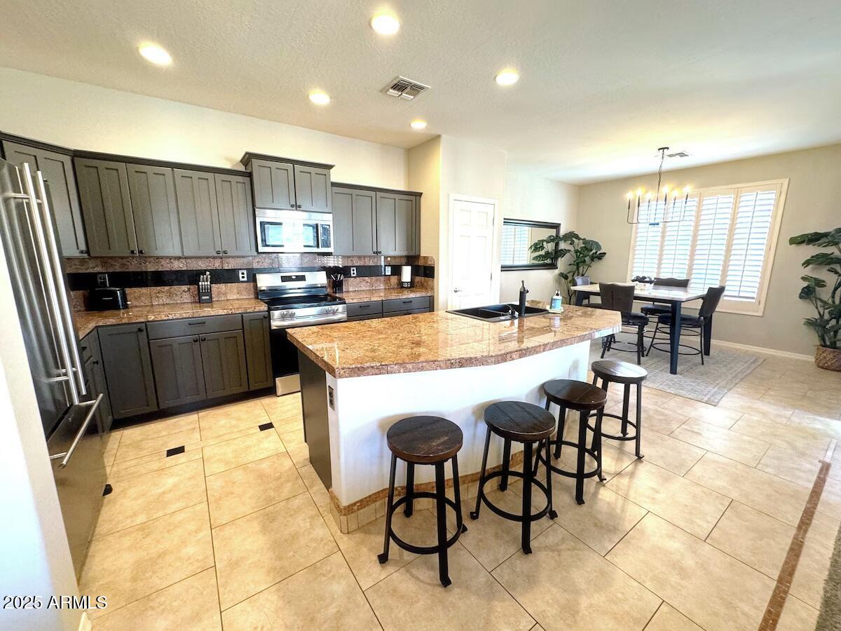 455 W HONEYSUCKLE Drive