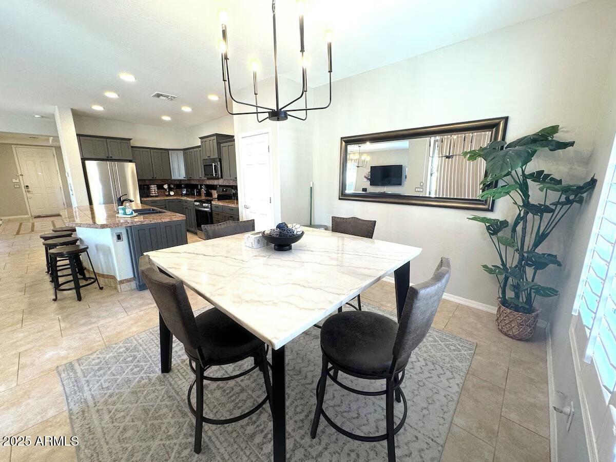 455 W HONEYSUCKLE Drive