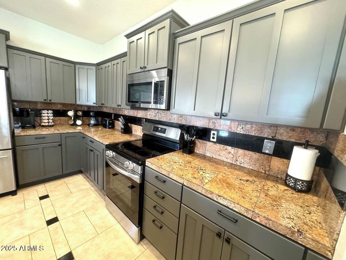 455 W HONEYSUCKLE Drive