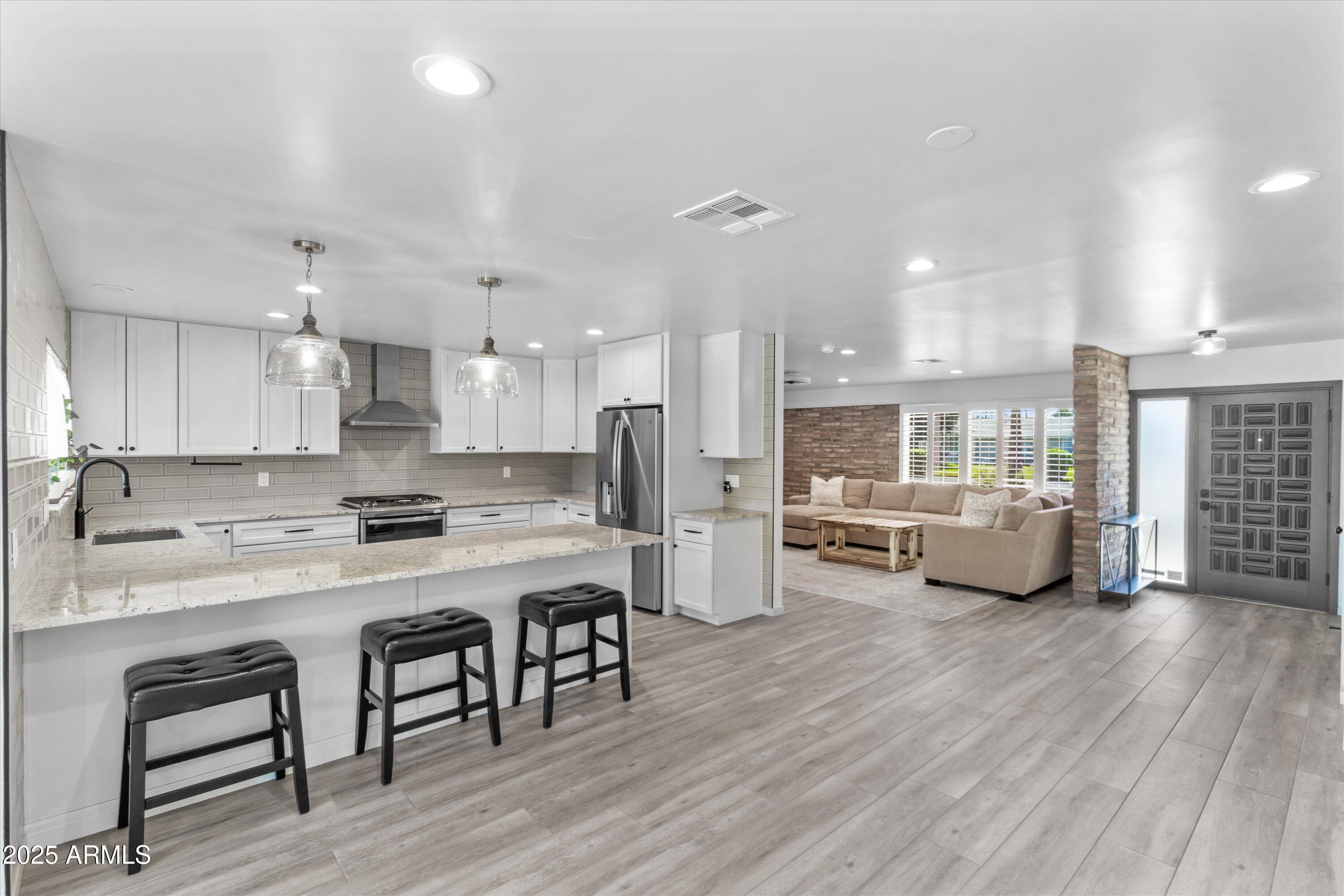 408 REDONDO Drive W