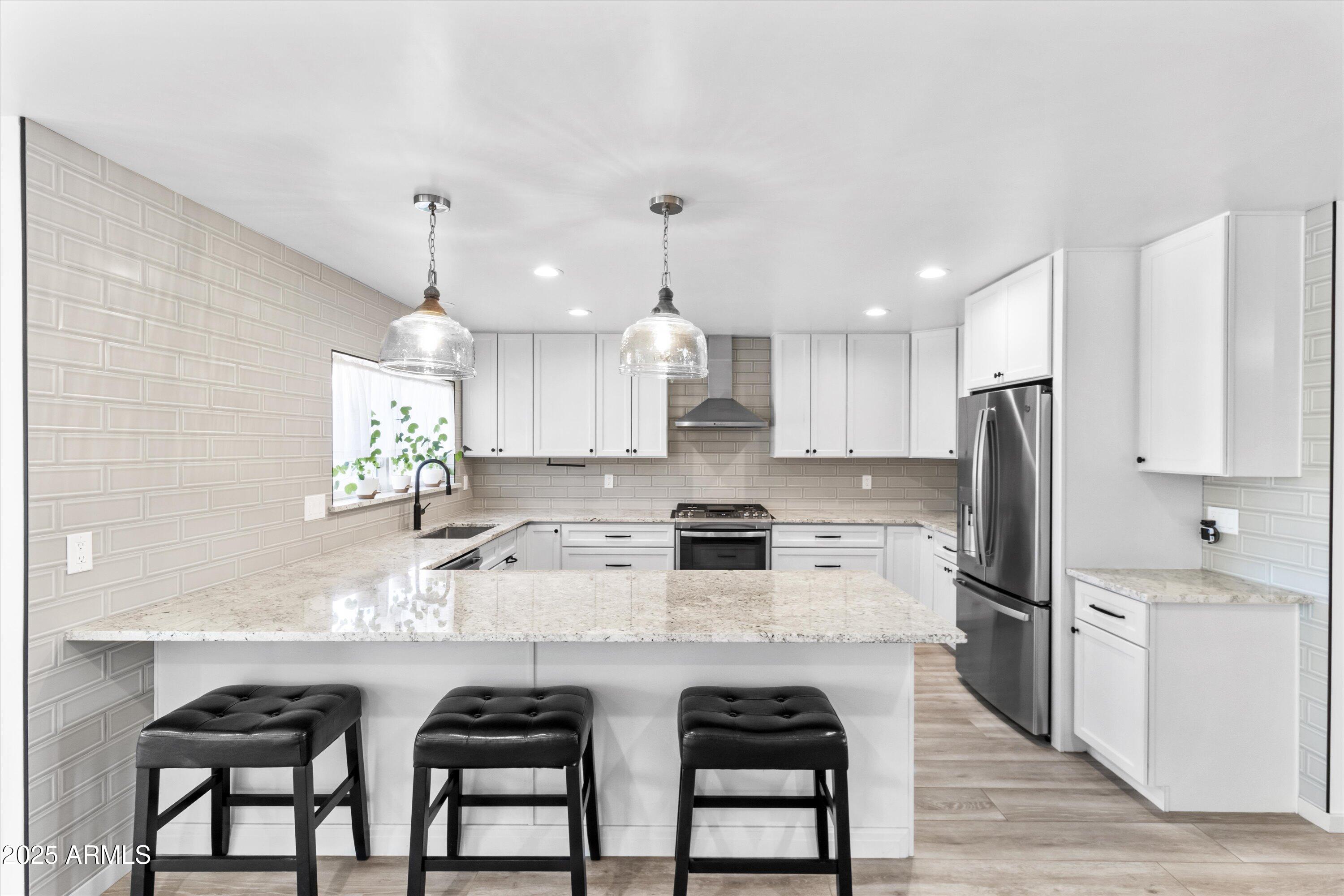 408 REDONDO Drive W