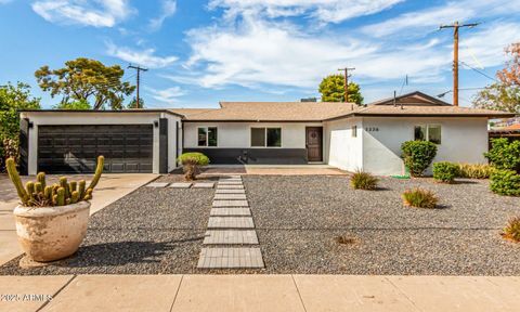Photo of 3336 E Earll Drive, Phoenix, AZ 85018 (MLS # 6908540)