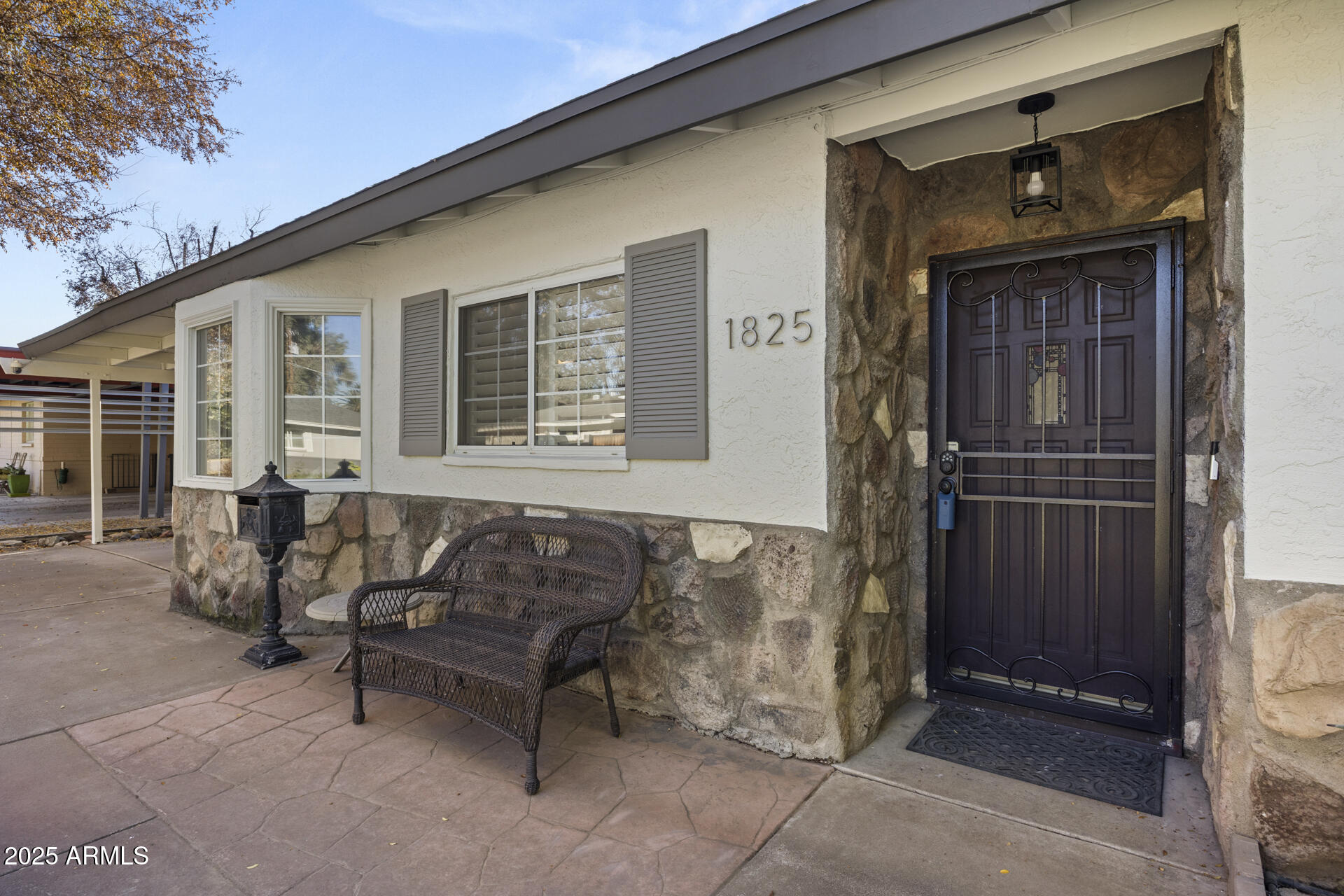 1825 E MEDLOCK Drive