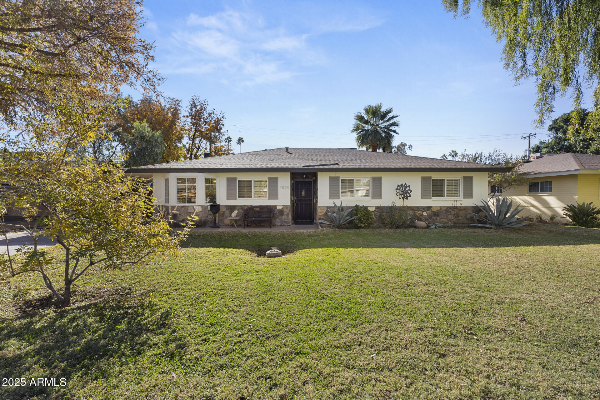 1825 E MEDLOCK Drive