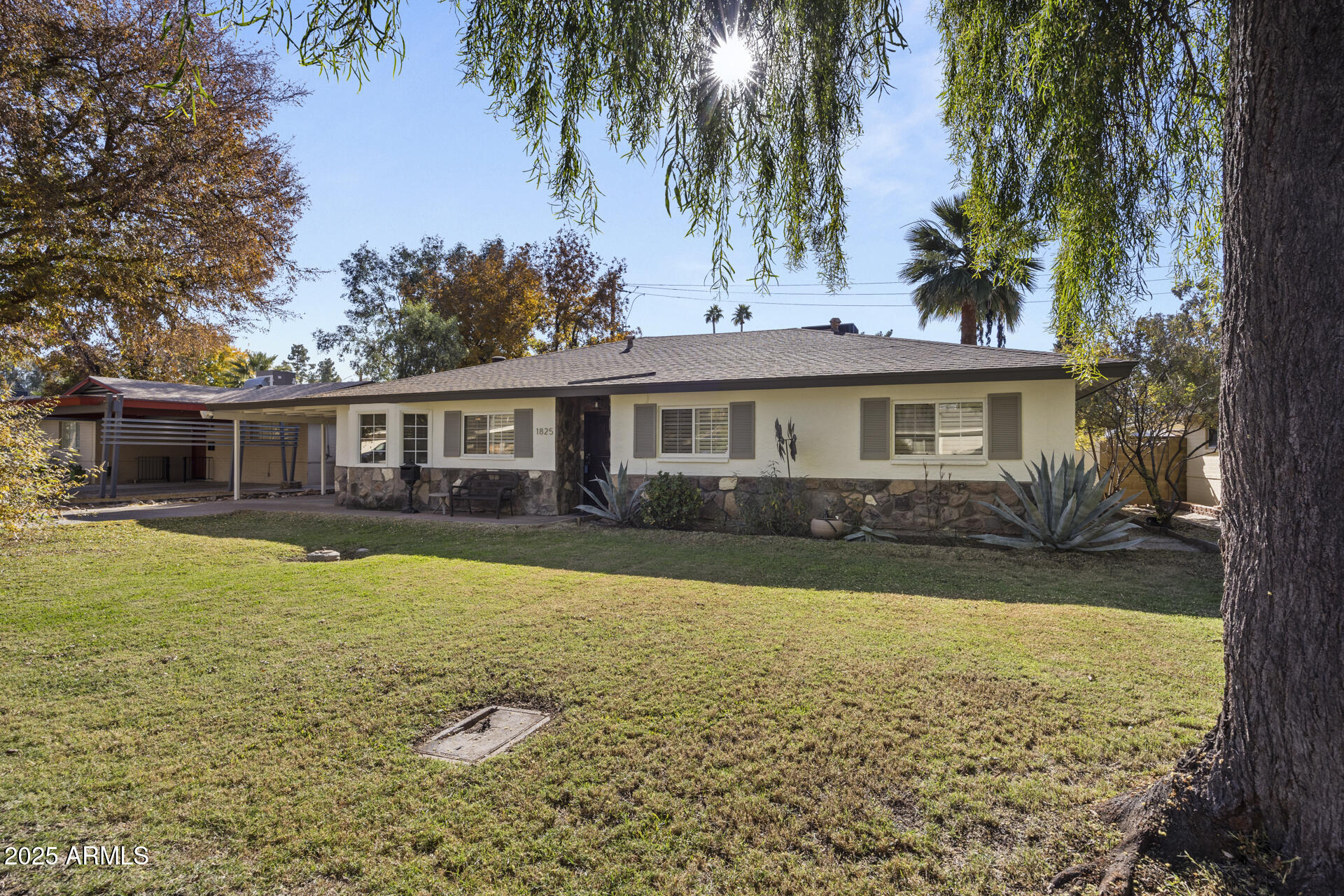 1825 E MEDLOCK Drive