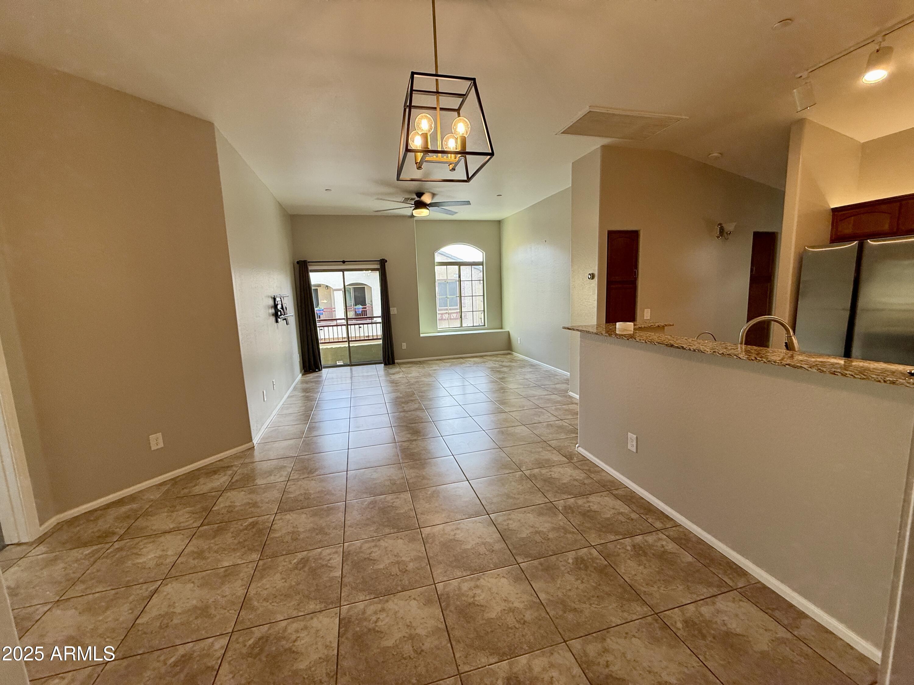 2725 E MINE CREEK Road 2156