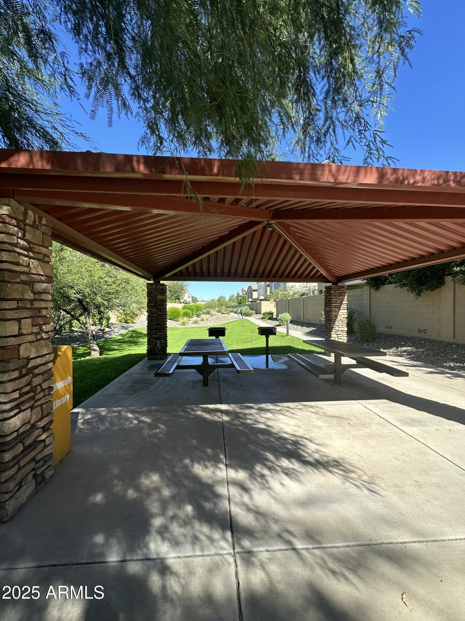 2725 E MINE CREEK Road 2156