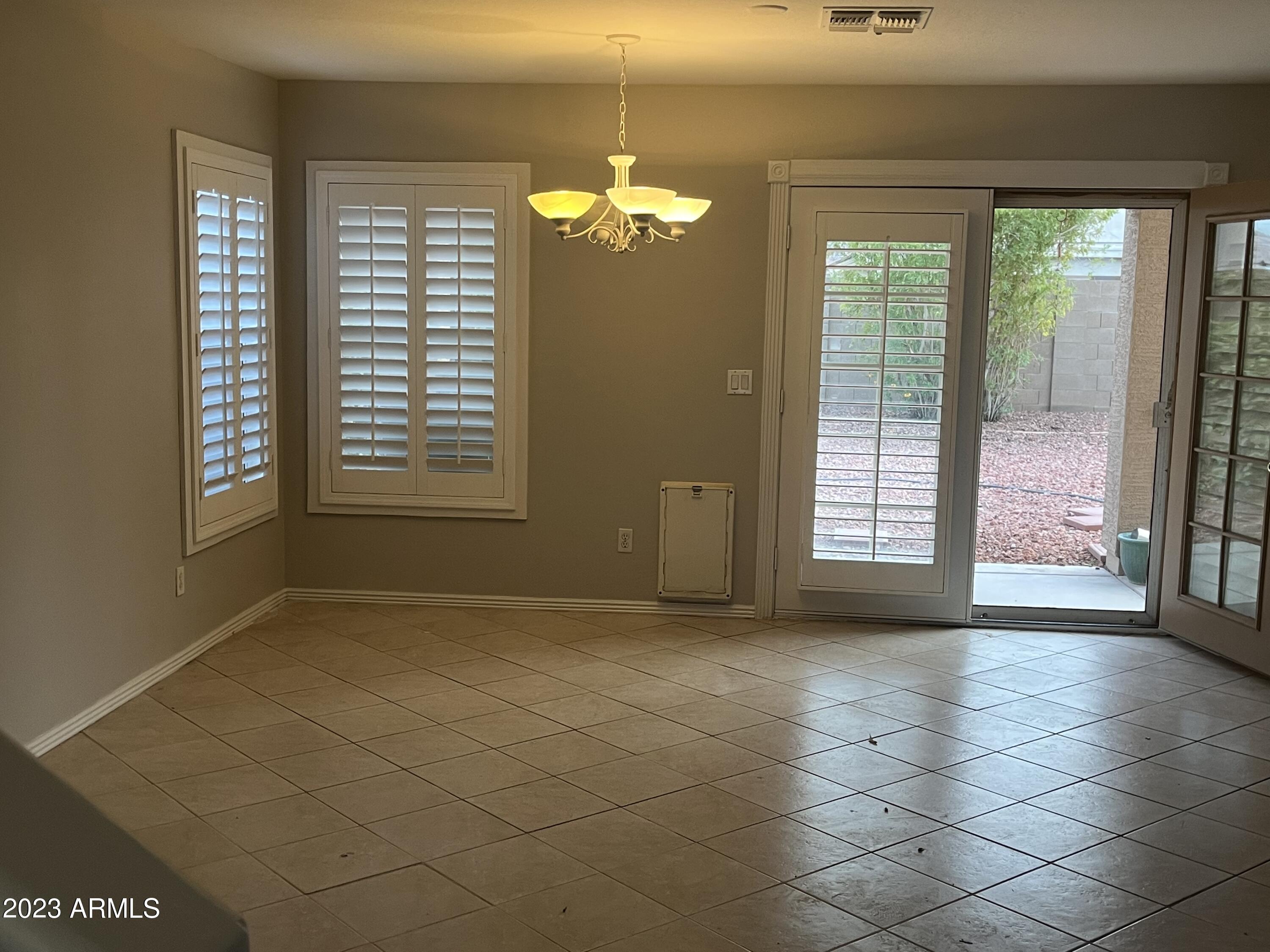 11801 W Sunnyside Drive