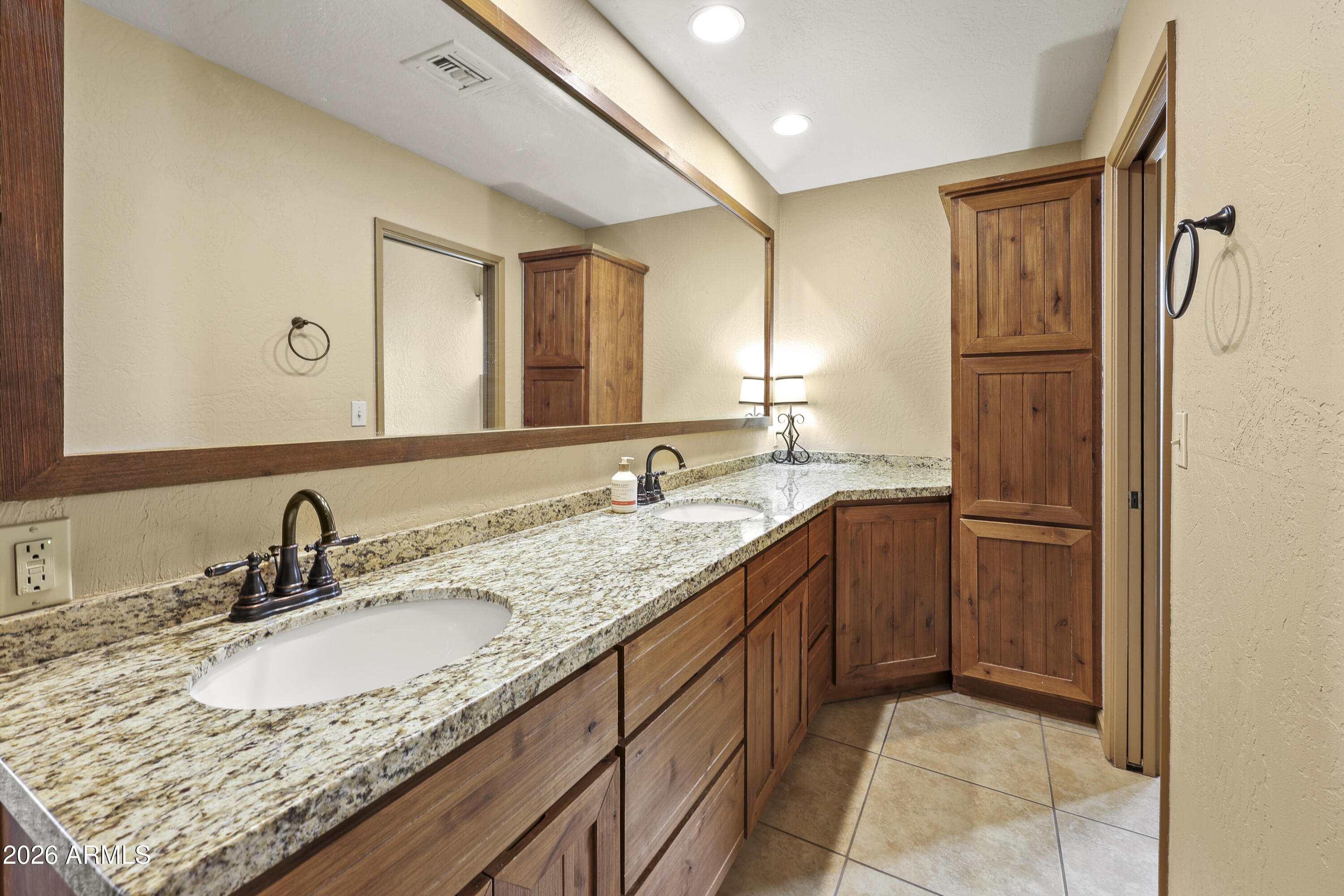 1890 W RODERICK Lane