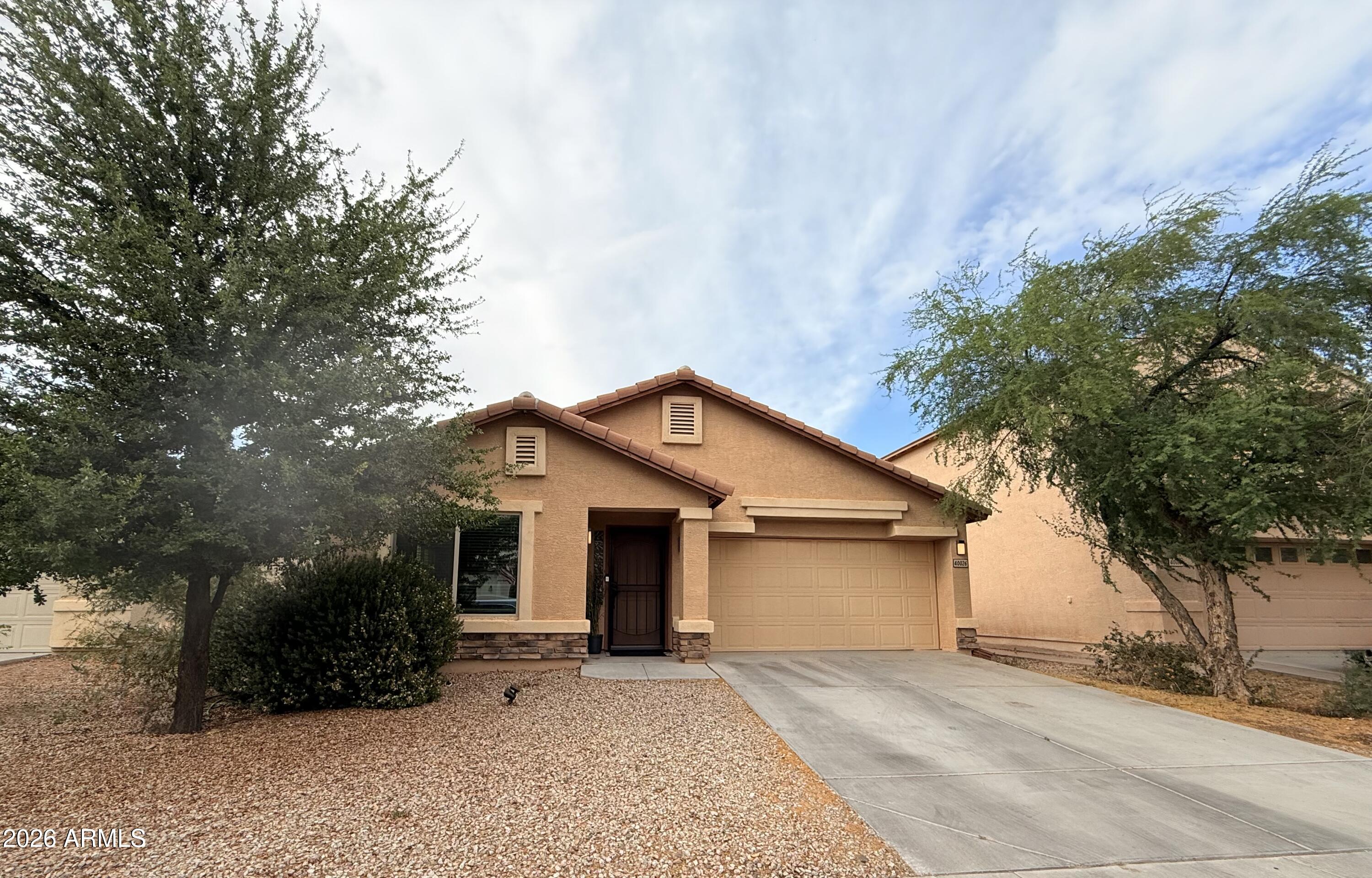 40026 W ROBBINS Drive