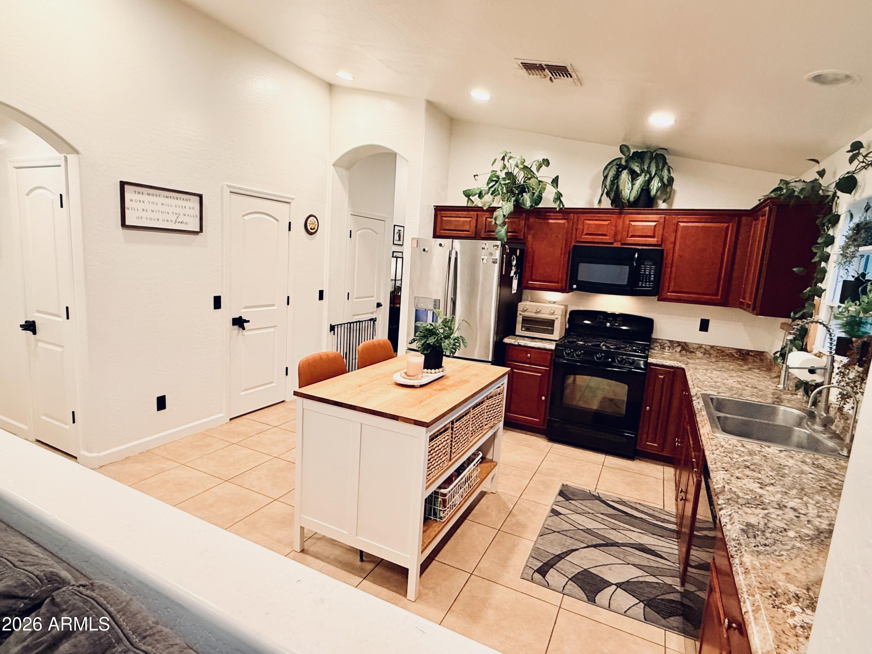 40026 W ROBBINS Drive