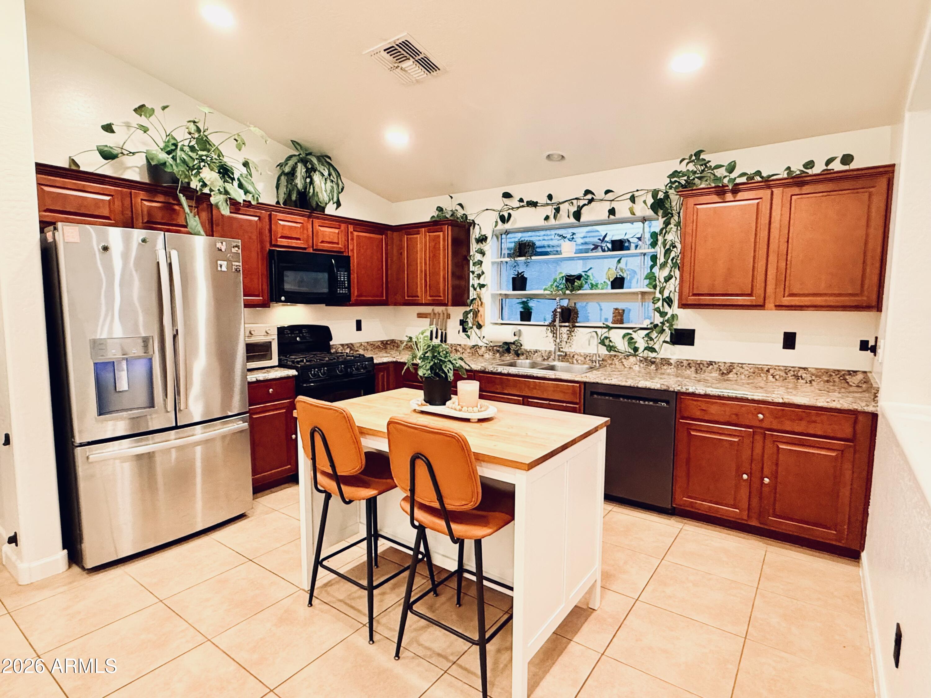 40026 W ROBBINS Drive