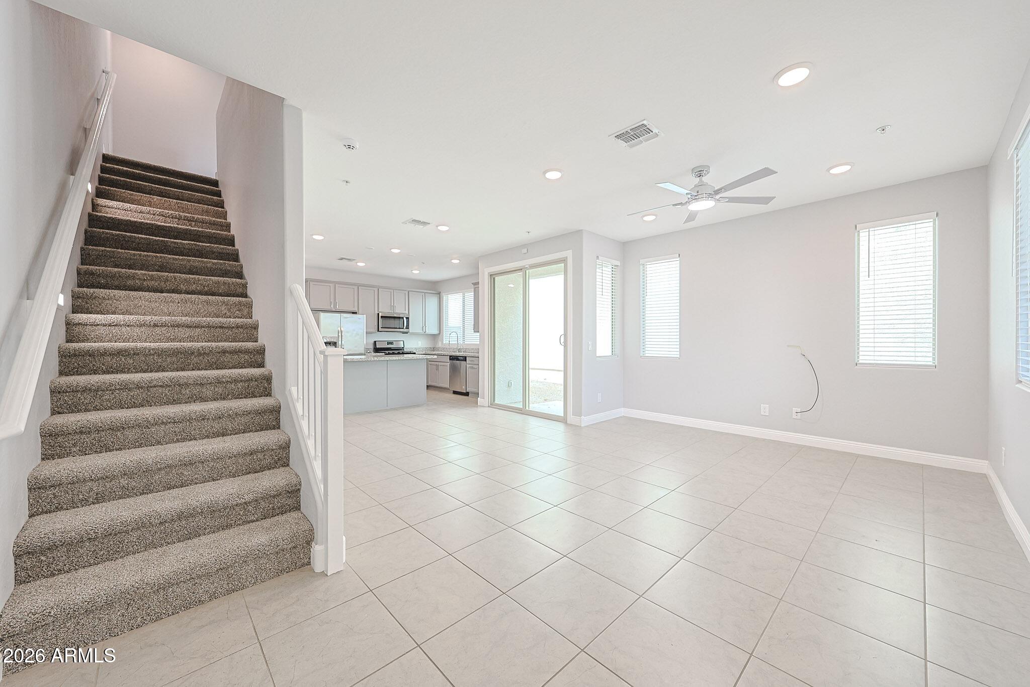 2516 N STONE HILL Road