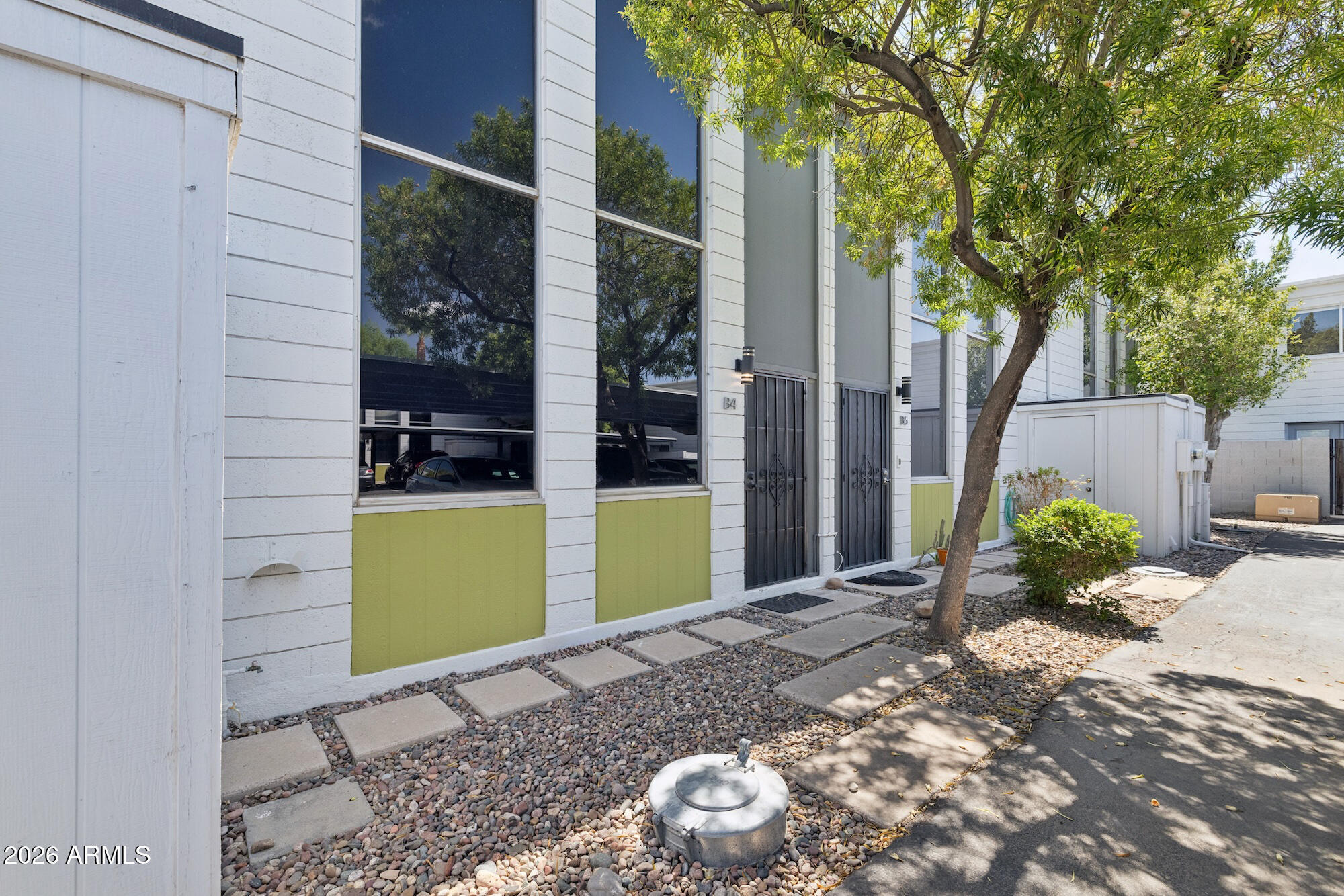 385 W PIERSON Street B4