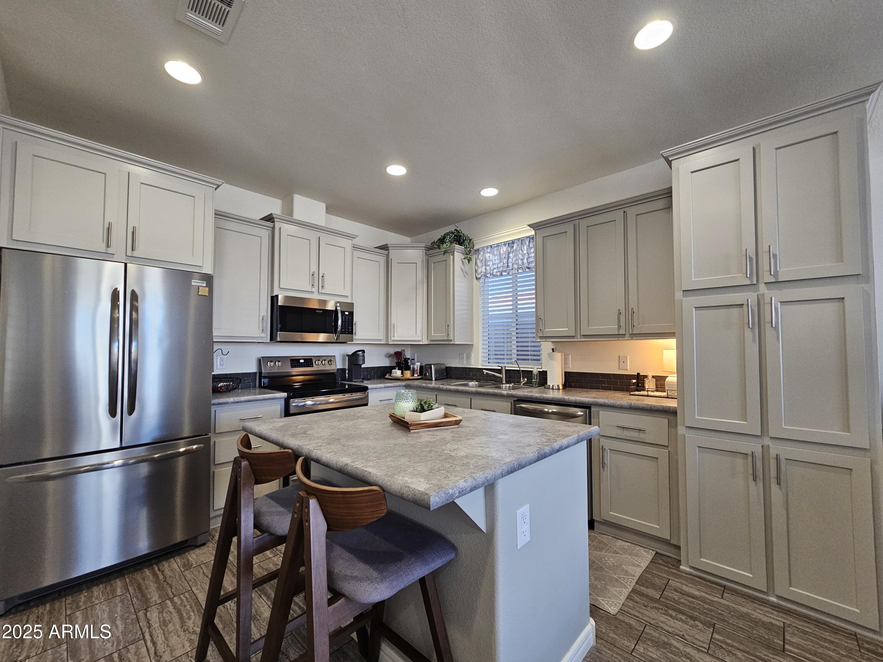 650 N Hawes Road 3321