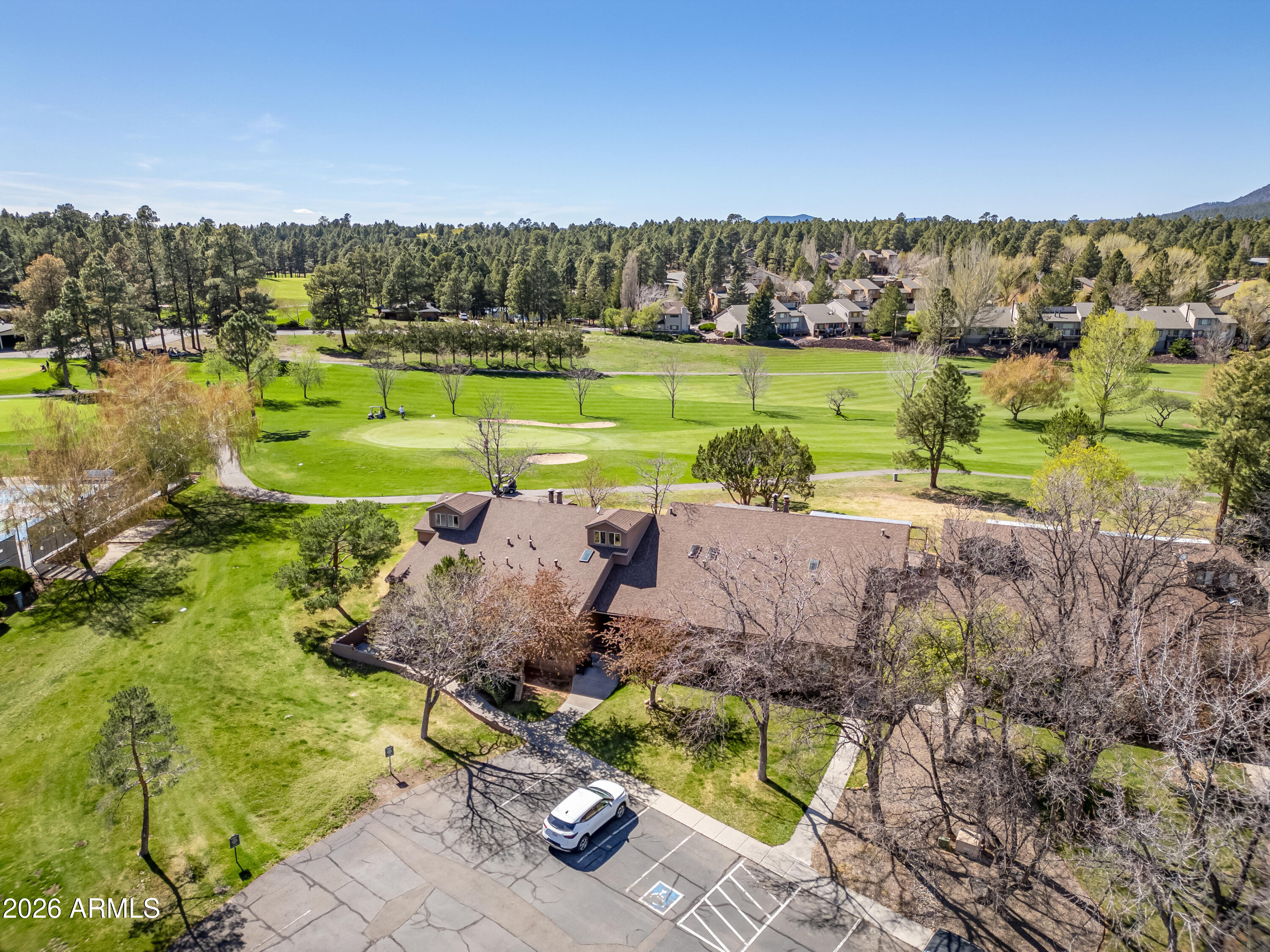 2747 N FAIRVIEW Drive