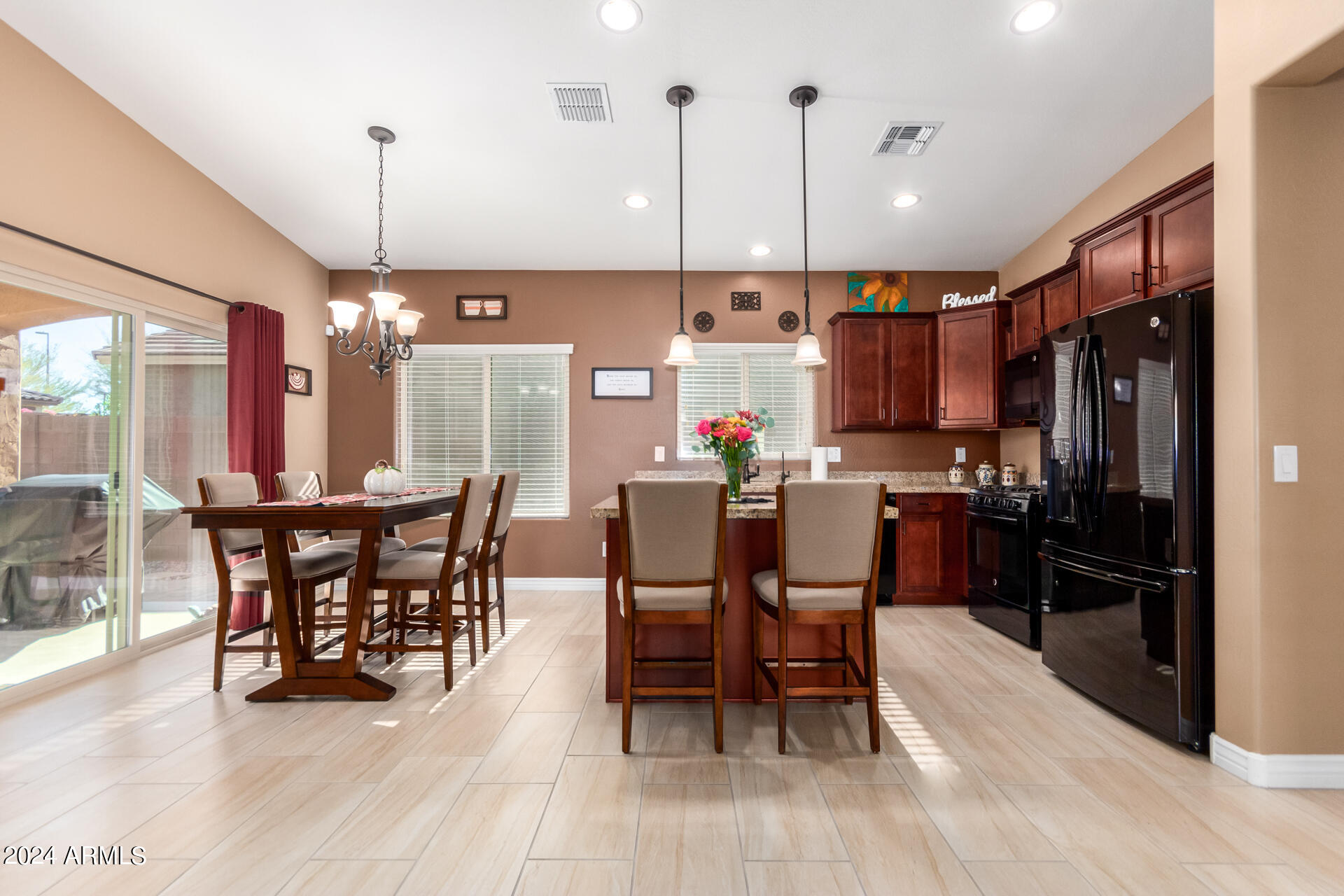 2603 E HICKORY Street