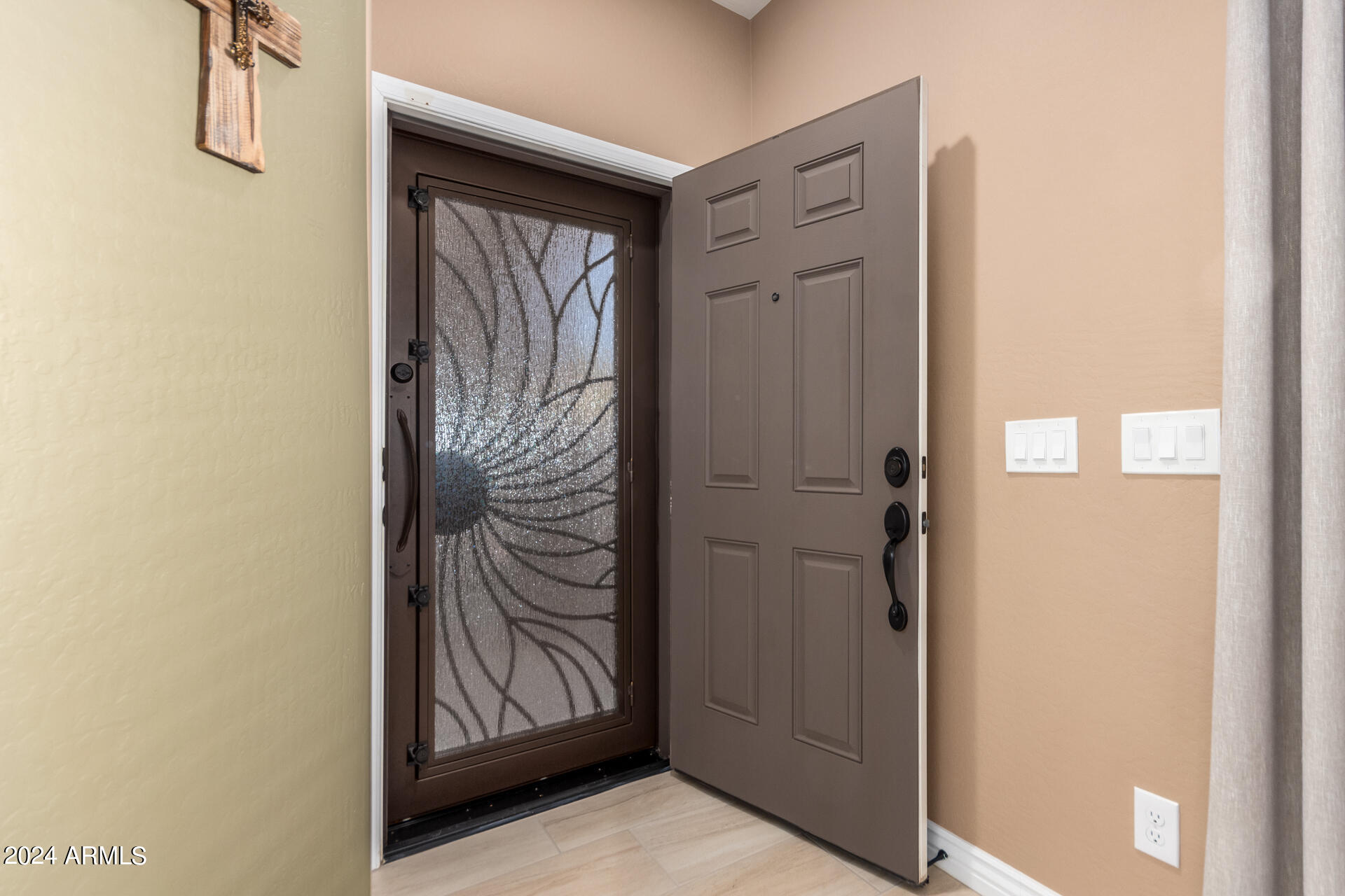 2603 E HICKORY Street