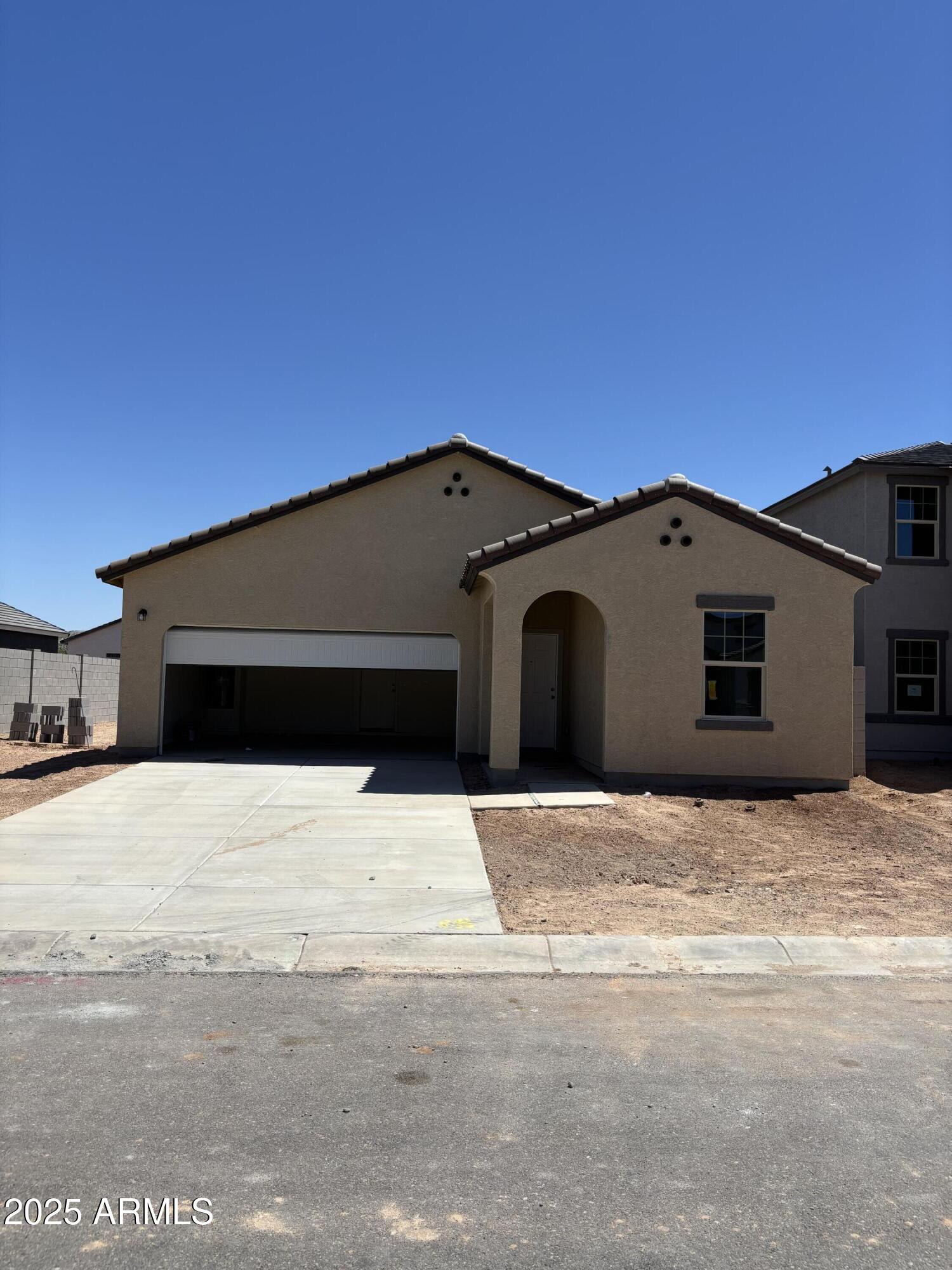 5721 E IRIS Drive
