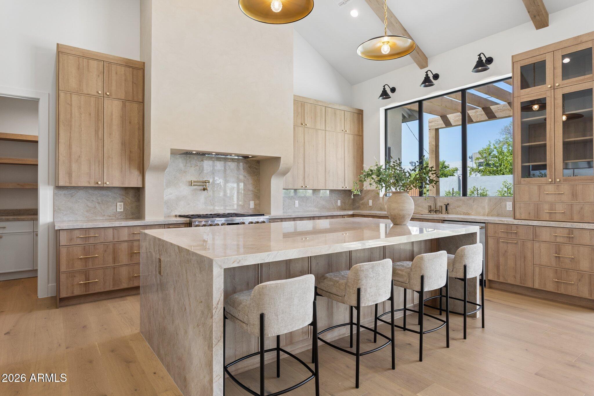 4206 E WHITTON Avenue