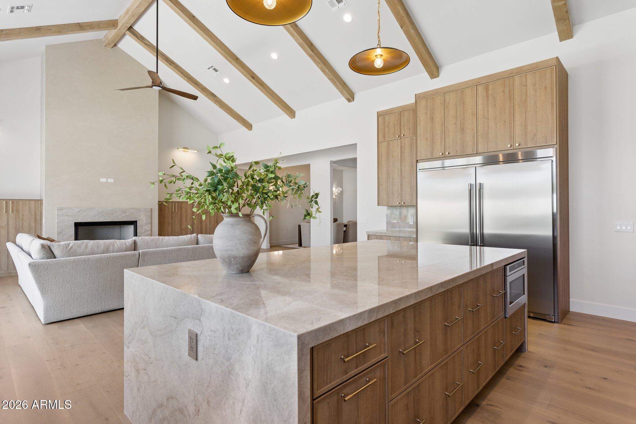 4206 E WHITTON Avenue