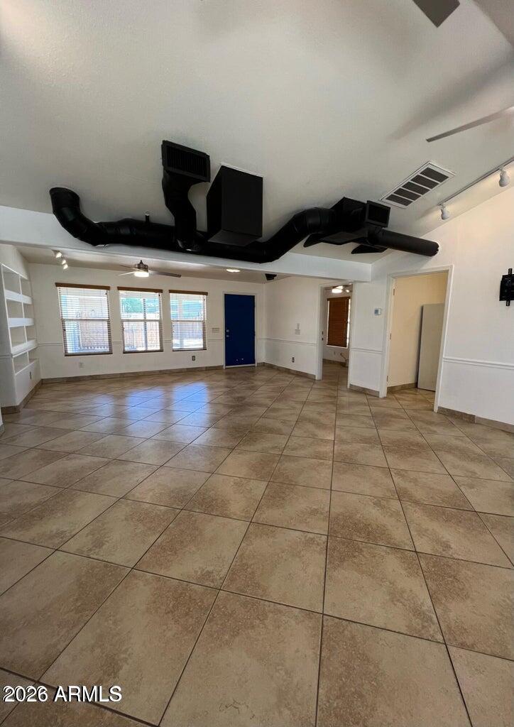1613 W Mountain View Road A