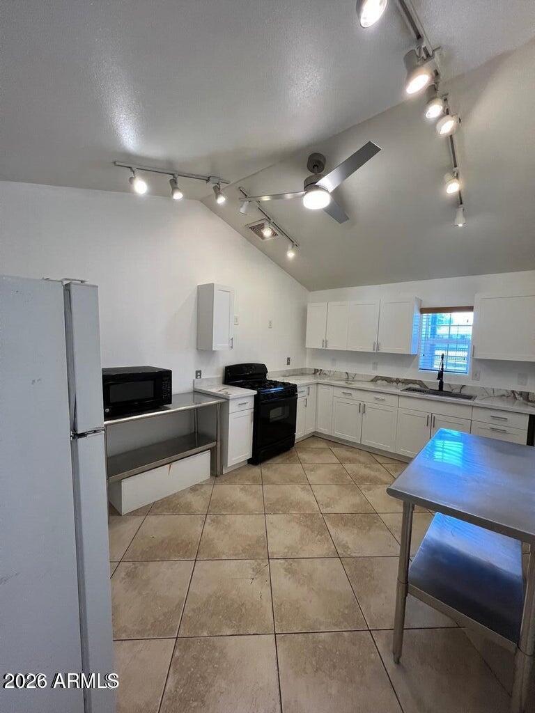 1613 W Mountain View Road A