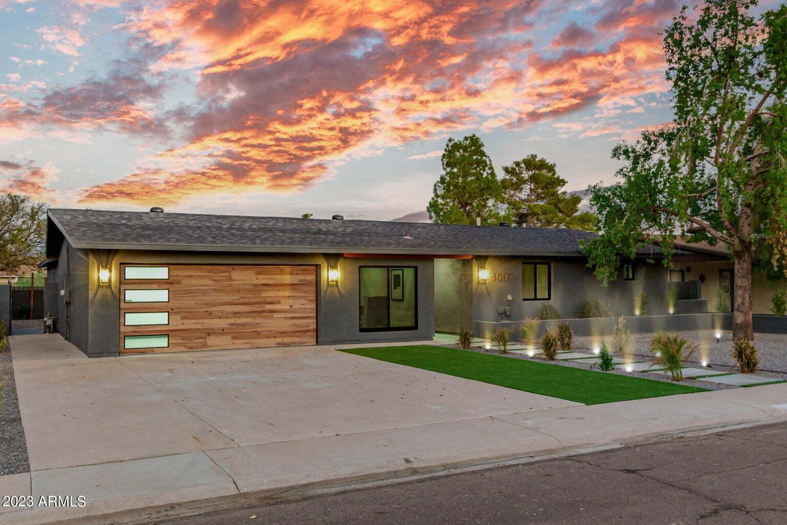 3005 N 81st Place