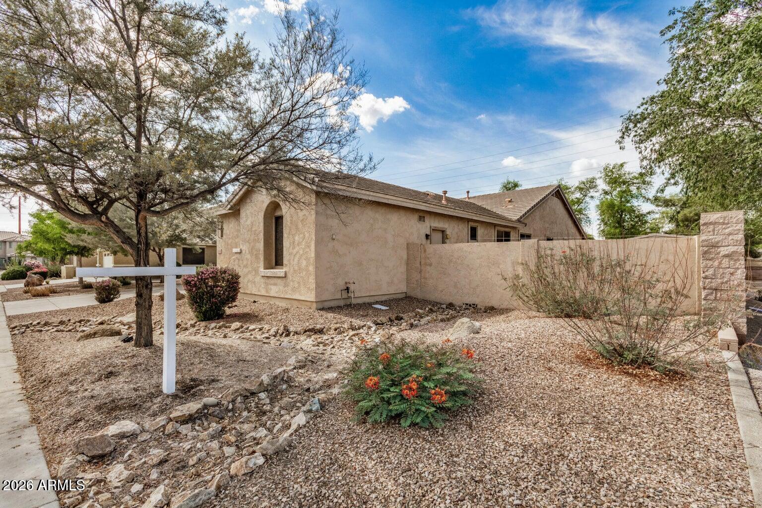 2112 E YELLOWSTONE Place