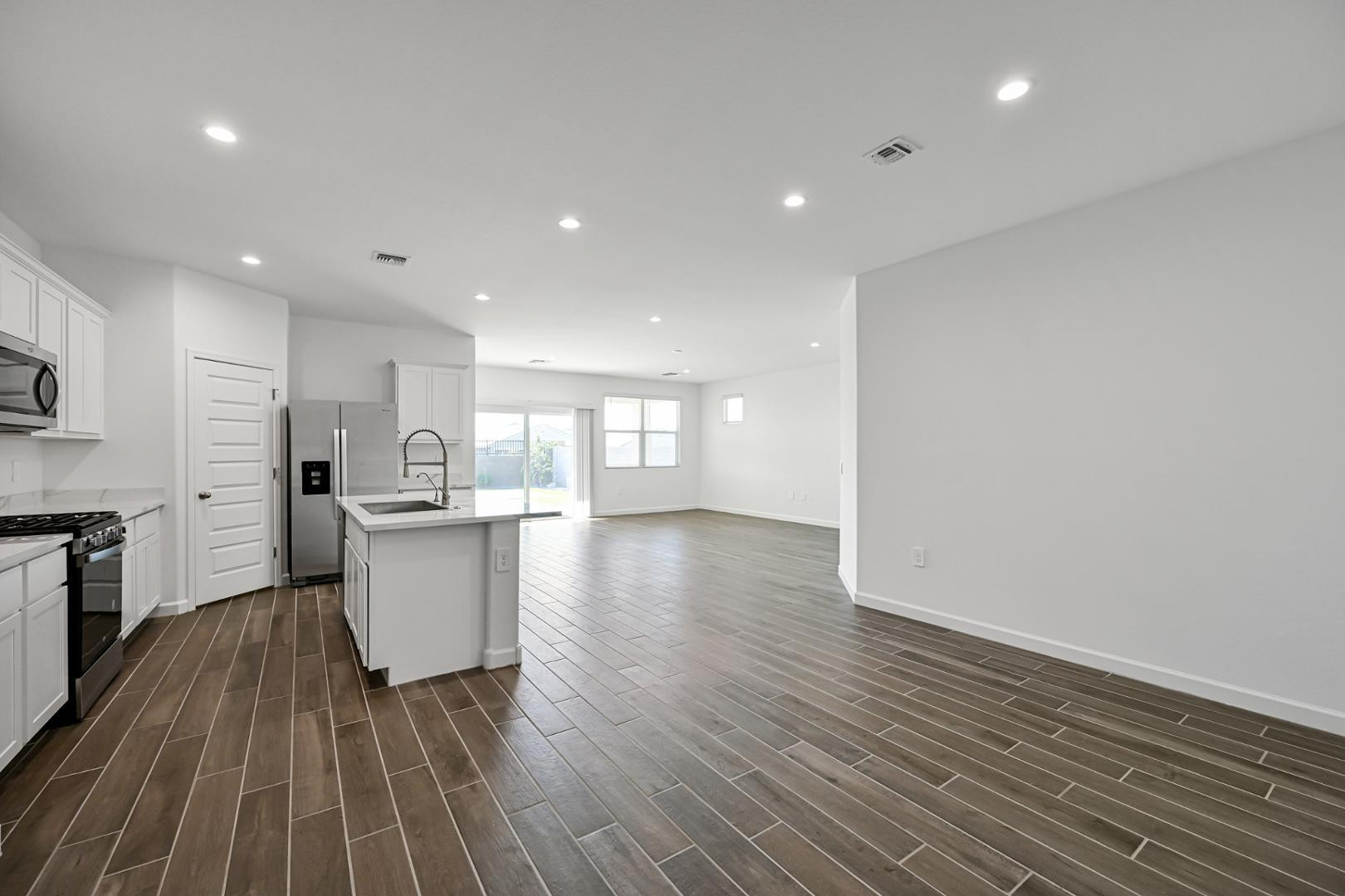 2129 W Spaulding Avenue