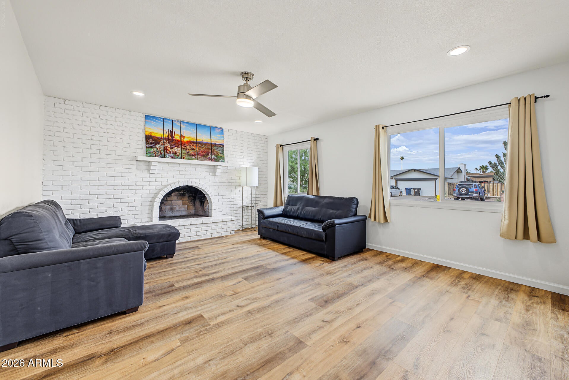 213 E STRAHAN Drive