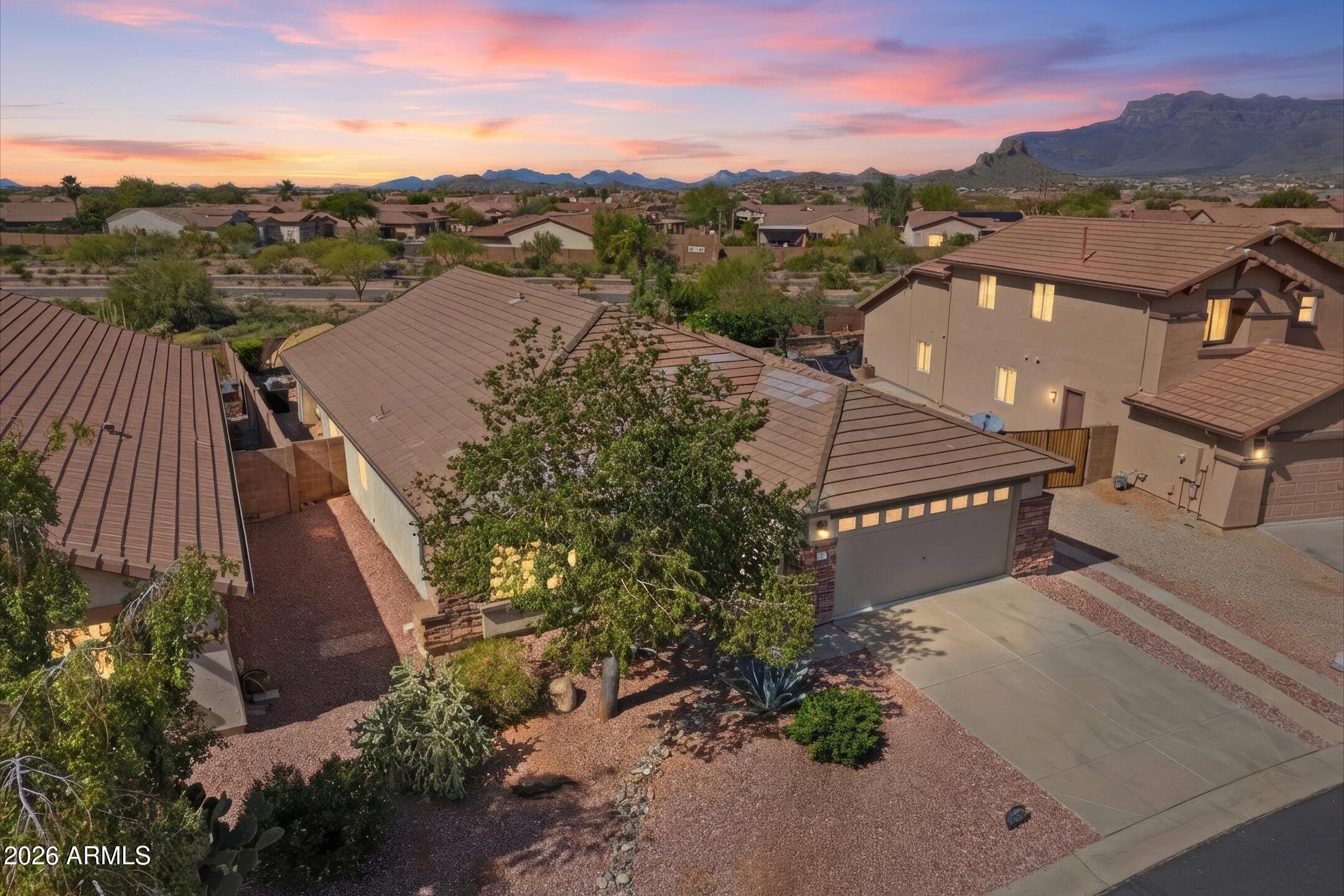 10442 E DUTCHMANS Trail