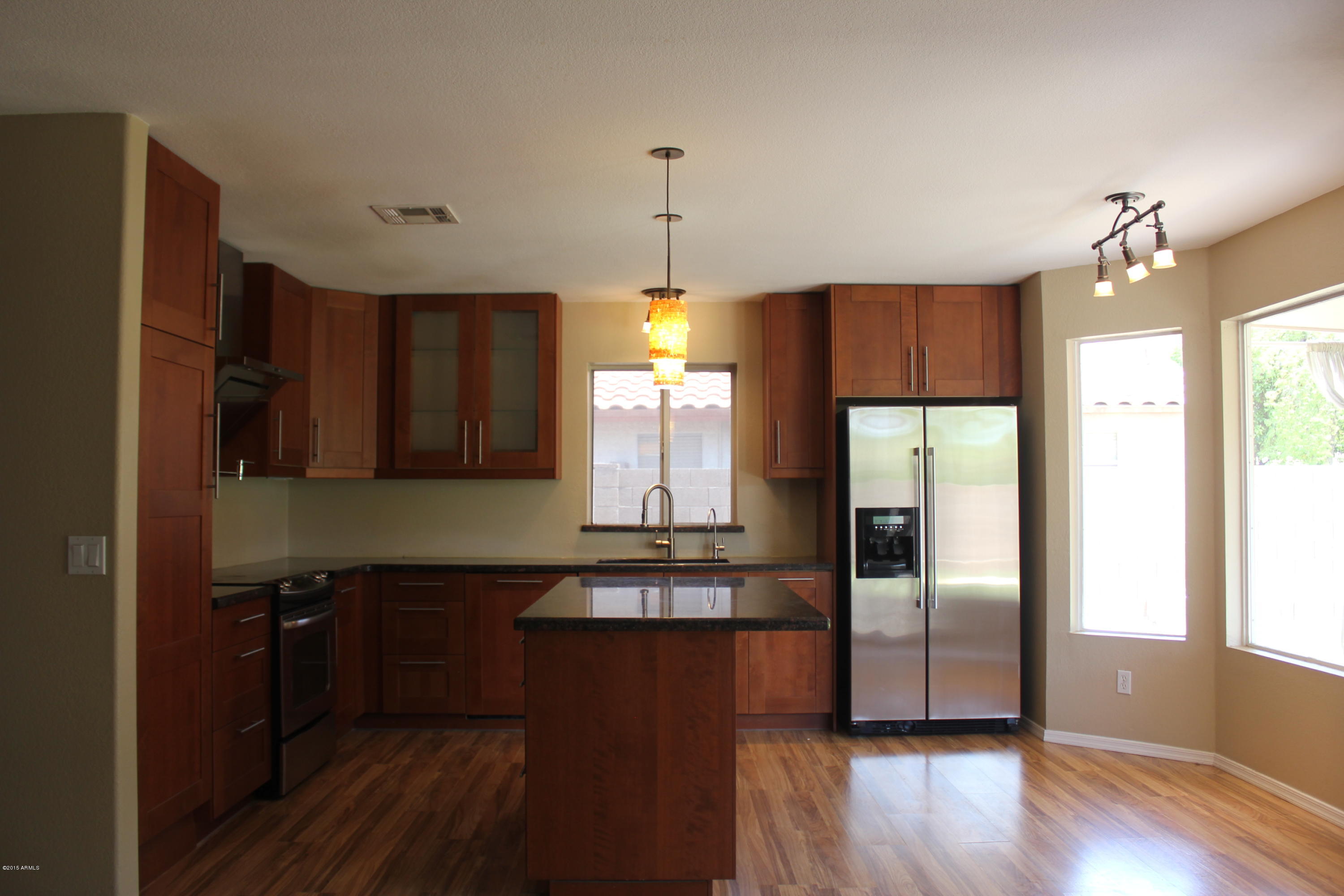 1221 W CHICAGO Street