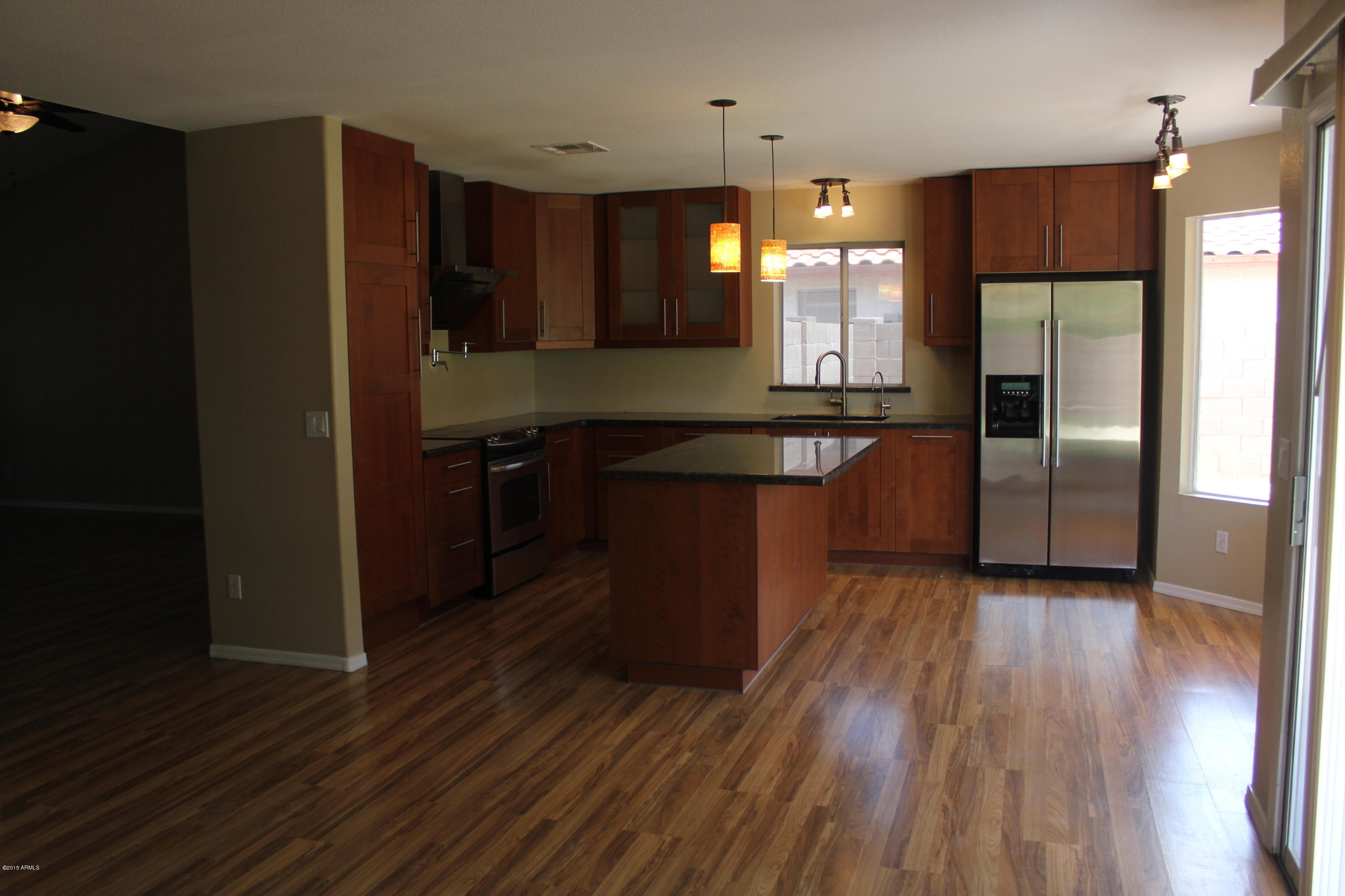 1221 W CHICAGO Street