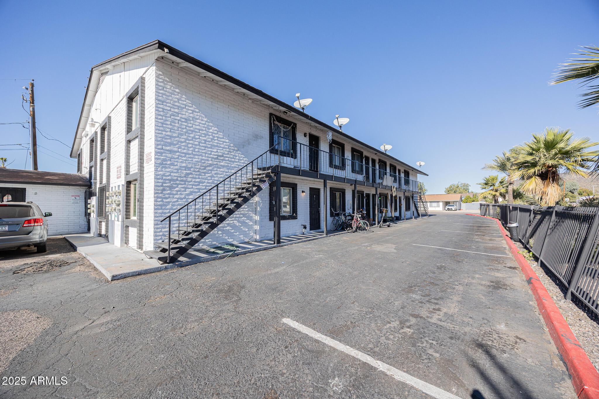 1703 W Mountain View Road Apt 1