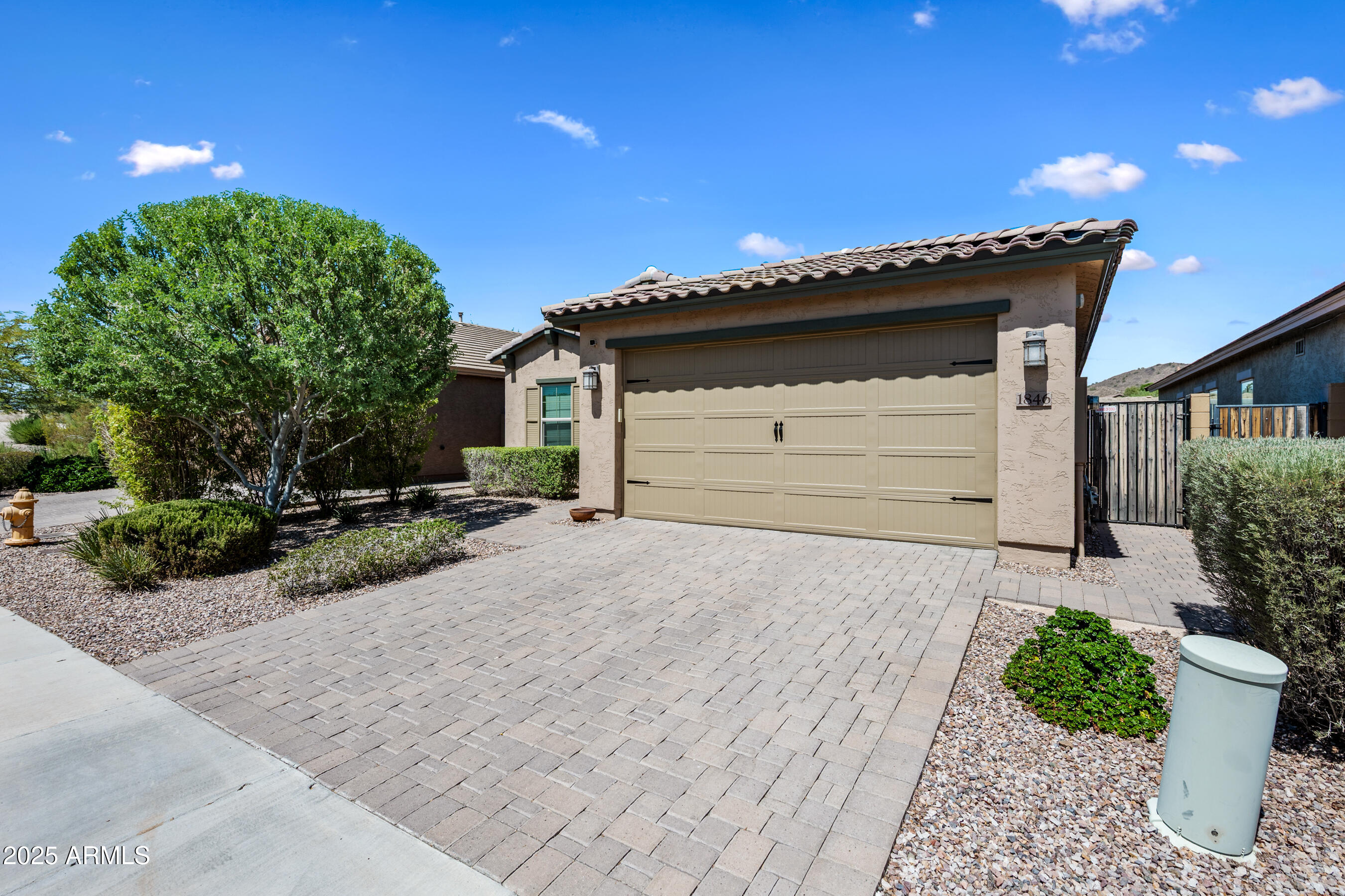 1846 W BONANZA Drive