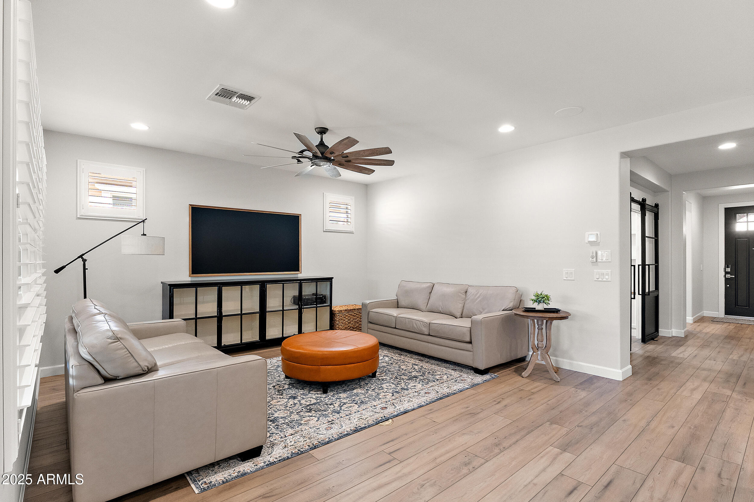 129 E Los Andes Lane