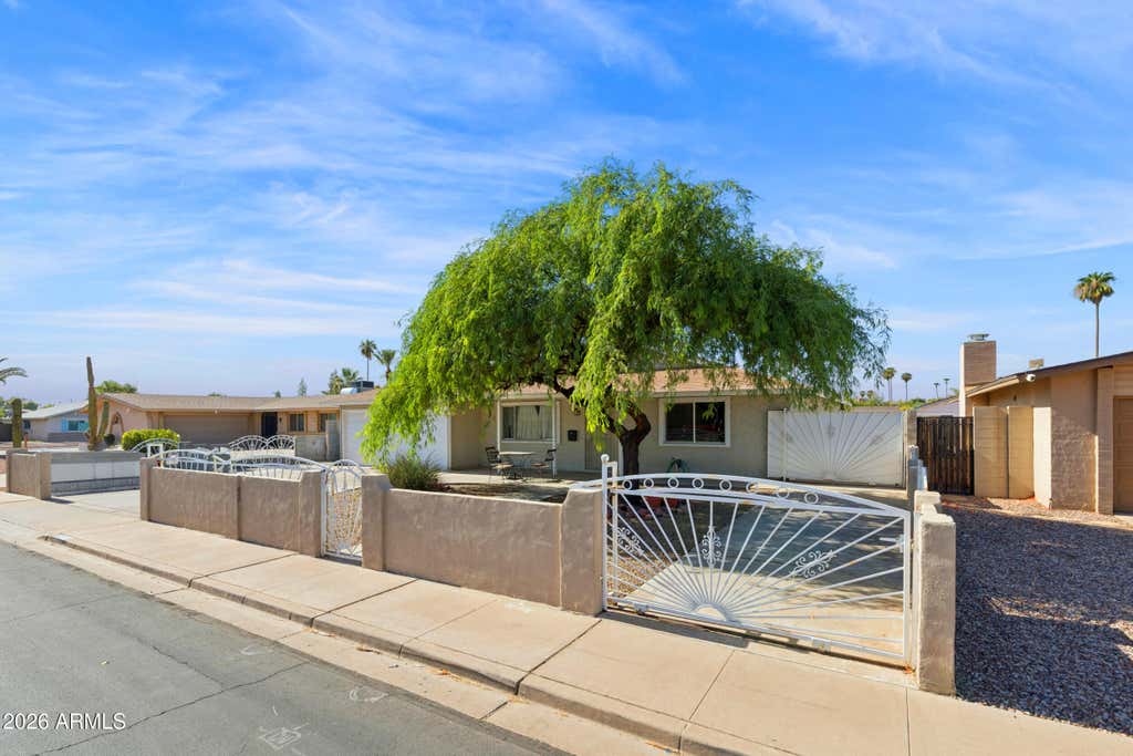 Photo of 2131 W Edgewood Avenue, Mesa, AZ 85202 (MLS # 7052596)