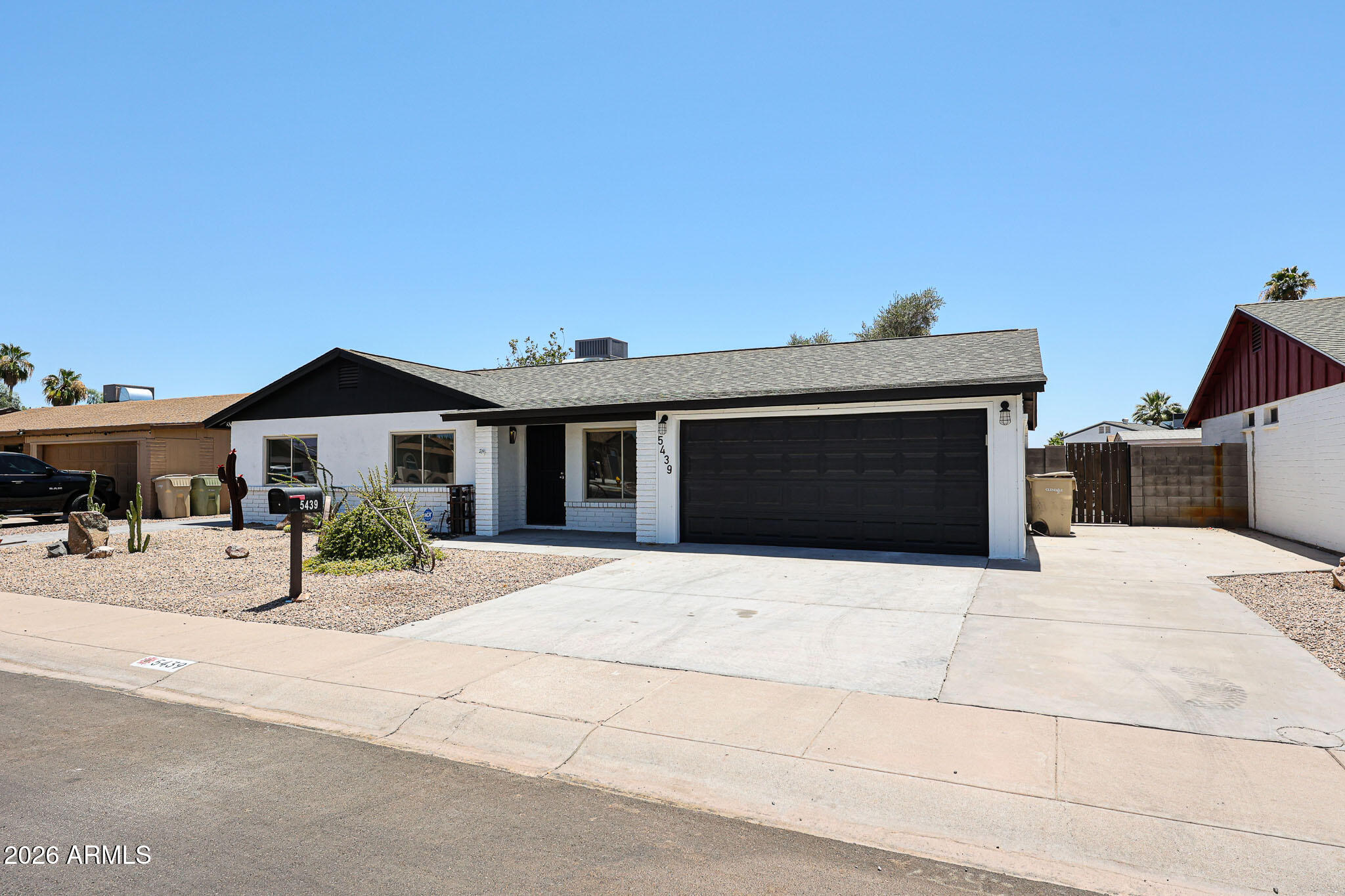 5439 W DESERT COVE Avenue