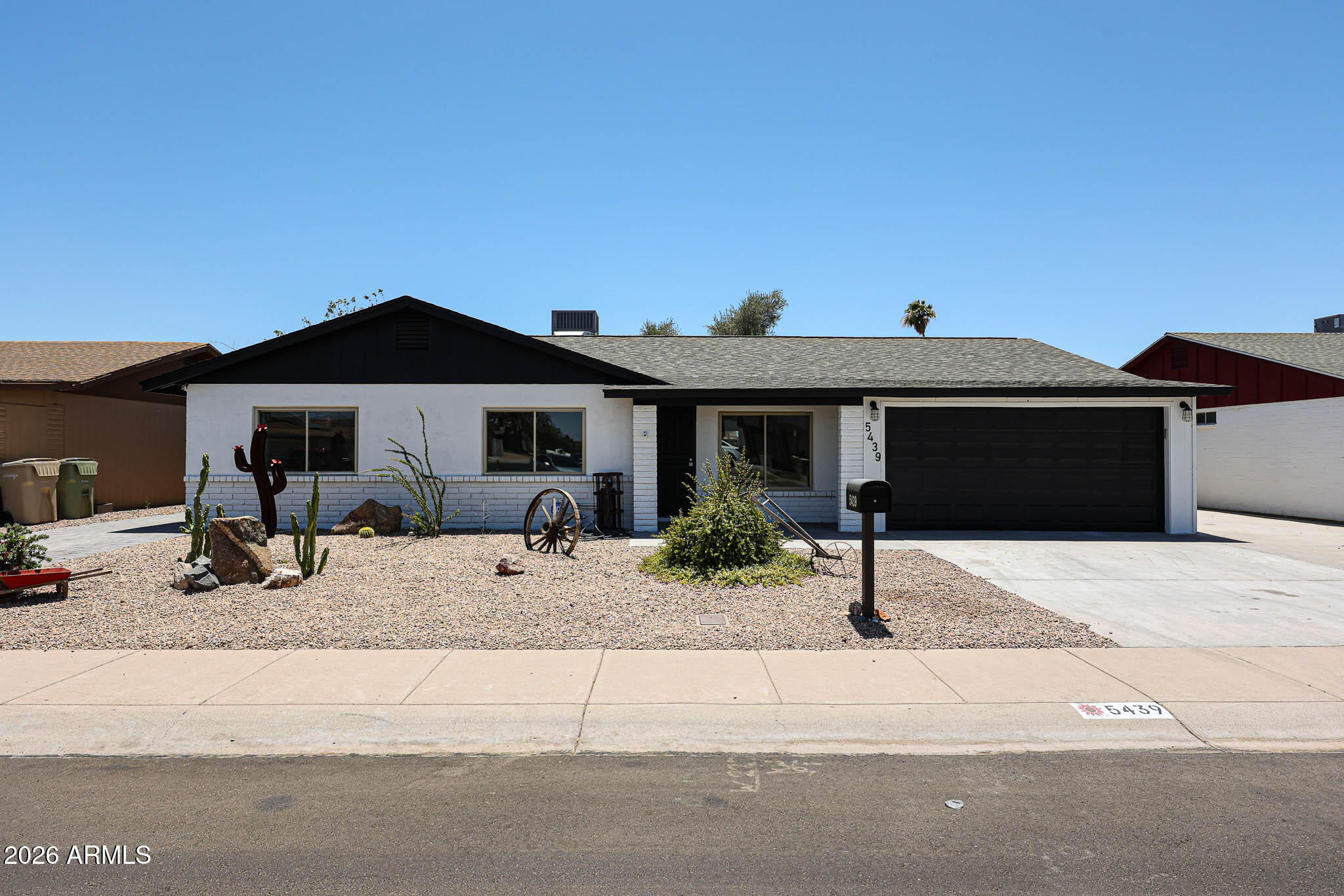 5439 W DESERT COVE Avenue