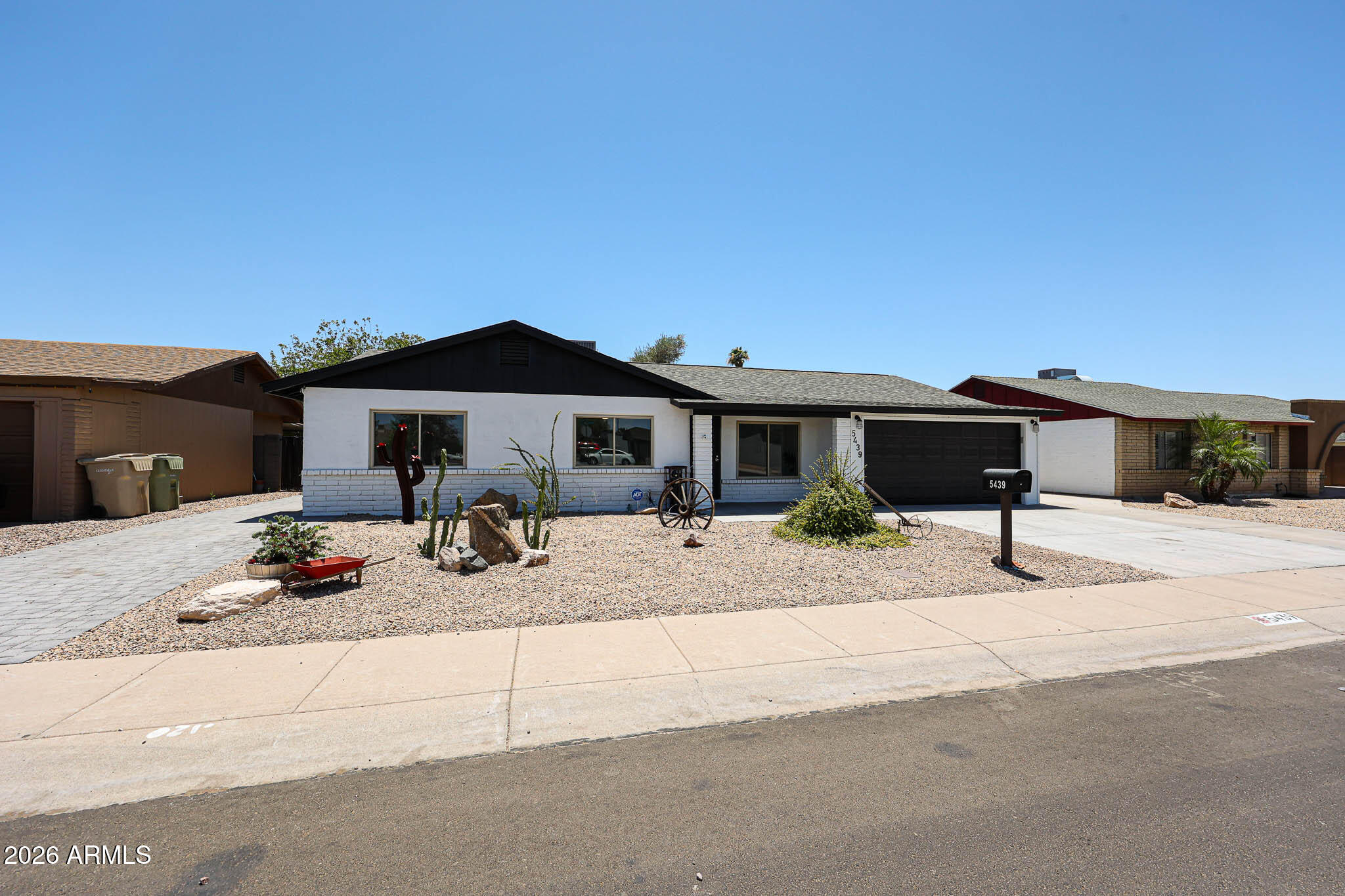 5439 W DESERT COVE Avenue