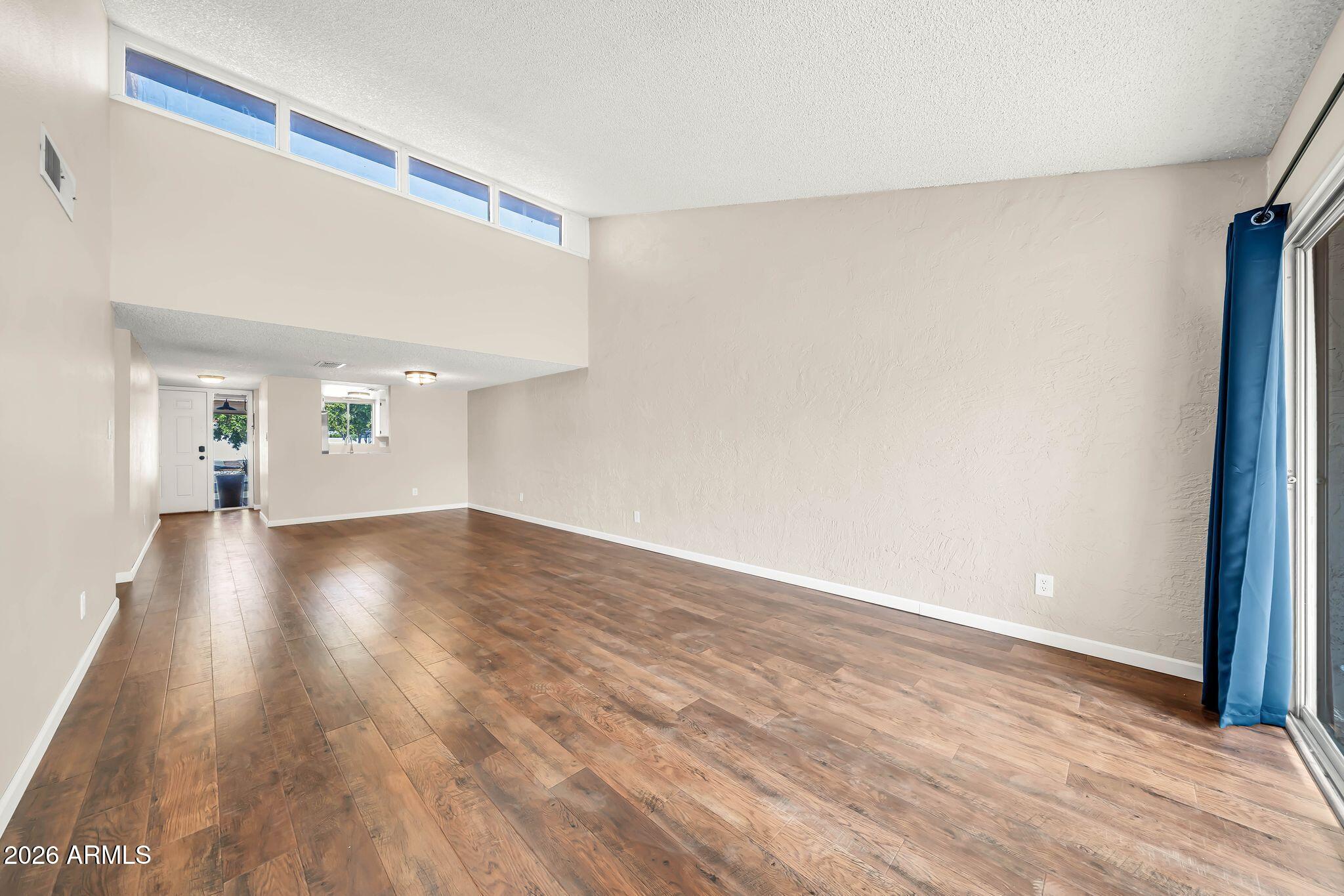 189 LAGUNA Drive E