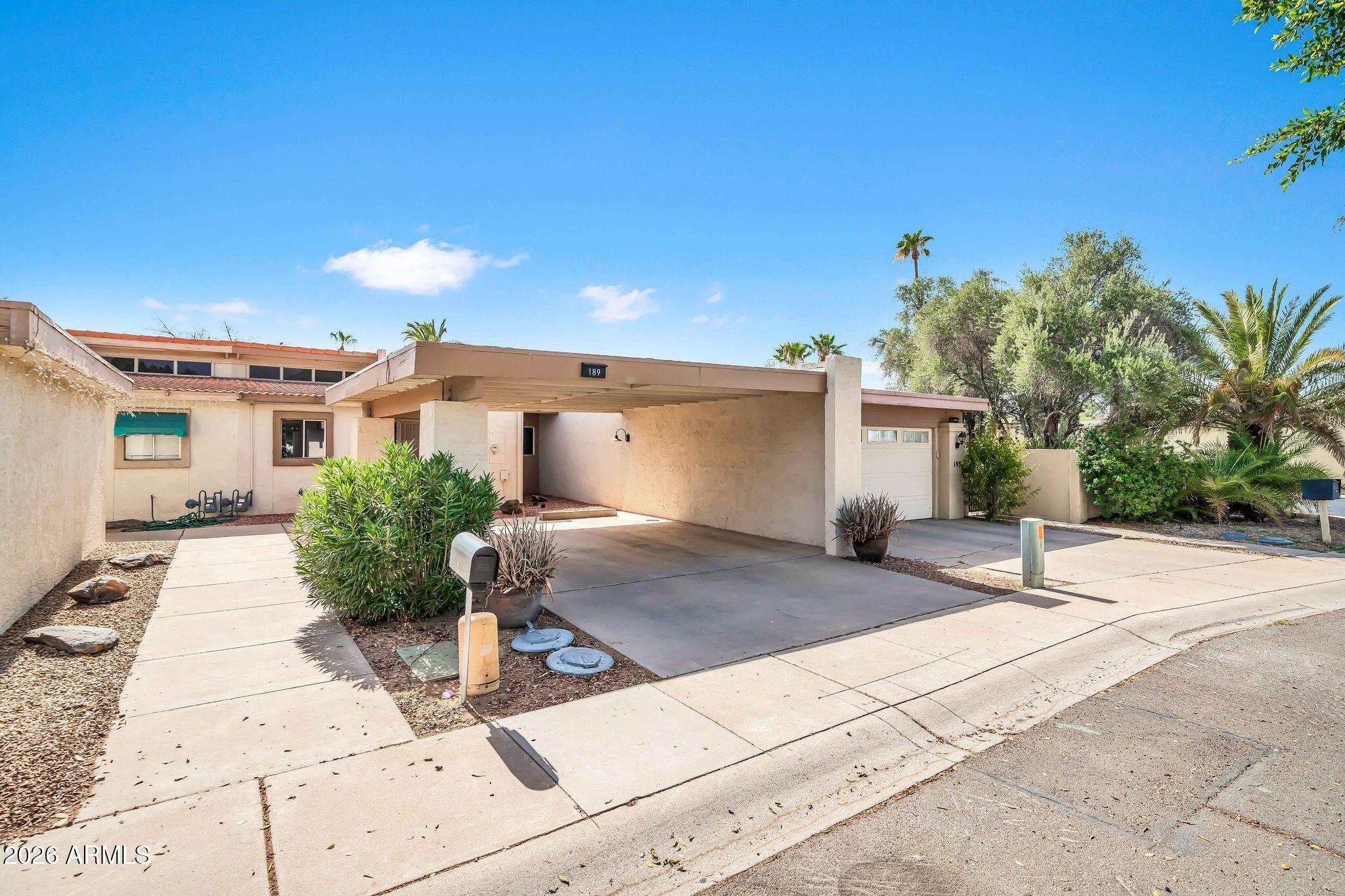 189 LAGUNA Drive E