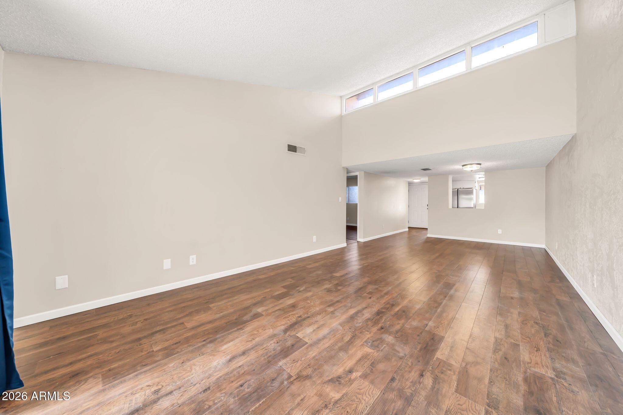 189 LAGUNA Drive E