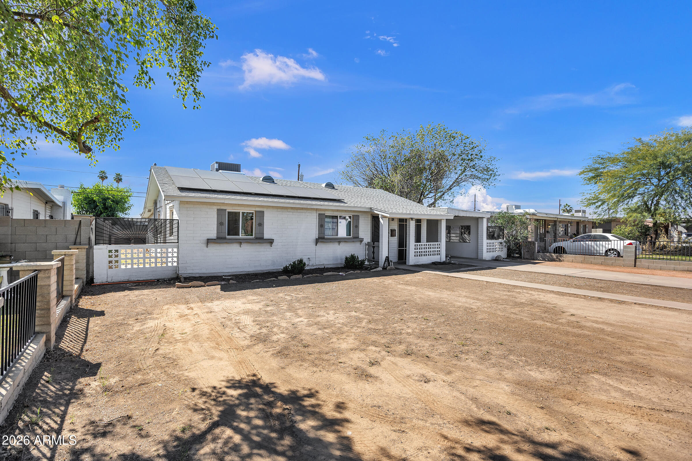 2801 W GLENROSA Avenue