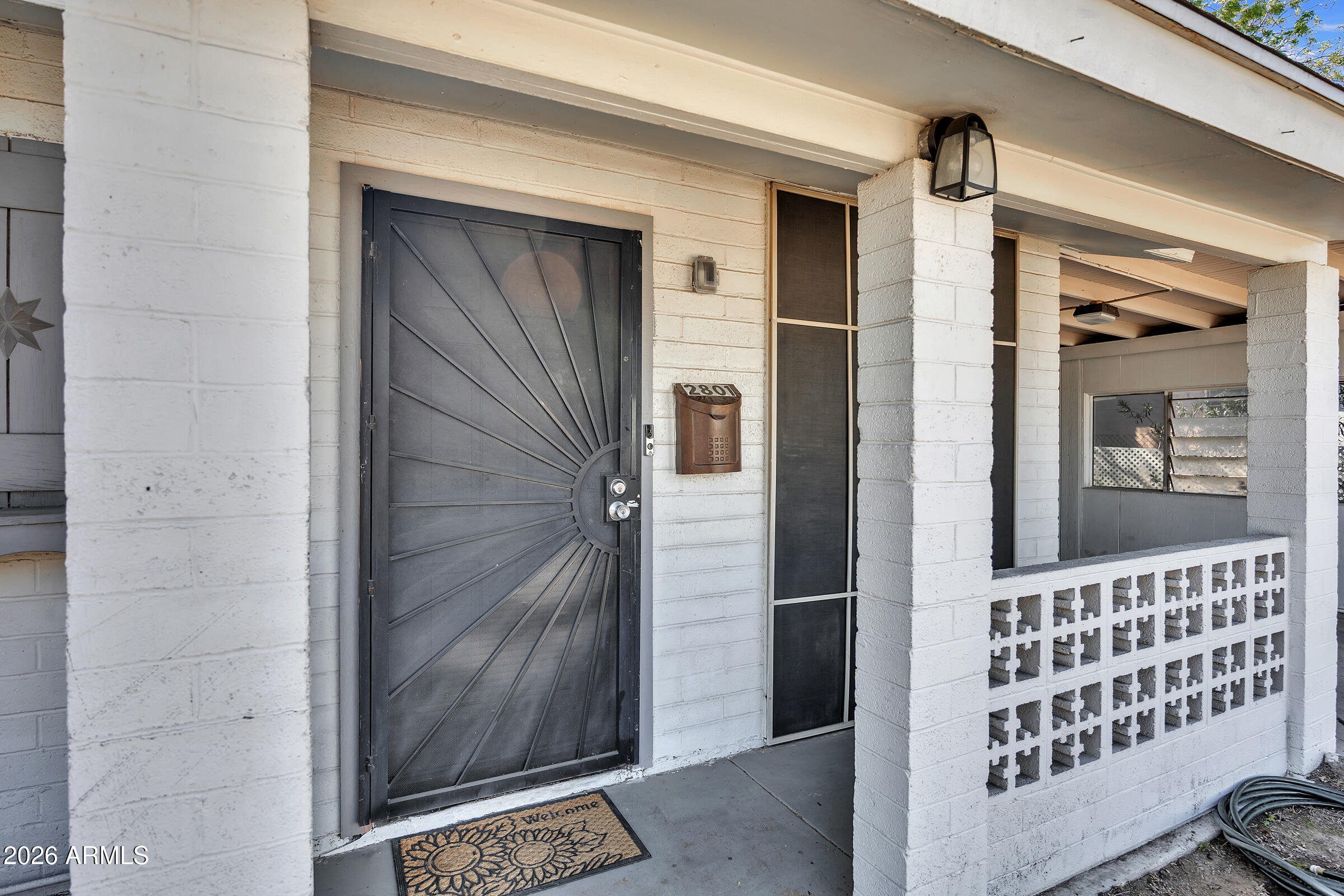 2801 W GLENROSA Avenue