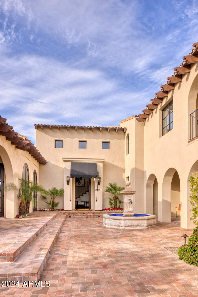 8243 N MOCKINGBIRD Lane