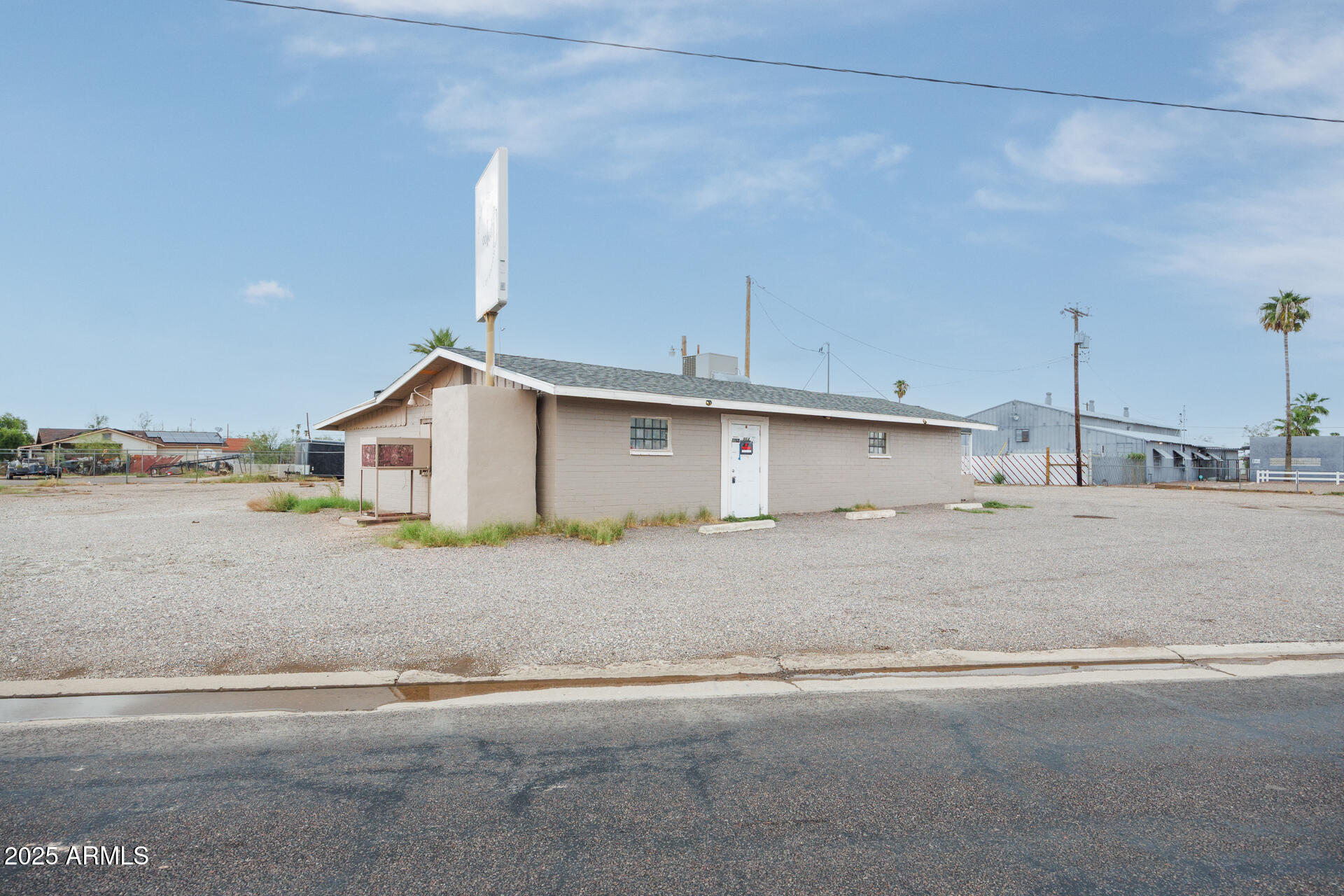 864 E JIMMIE KERR Boulevard