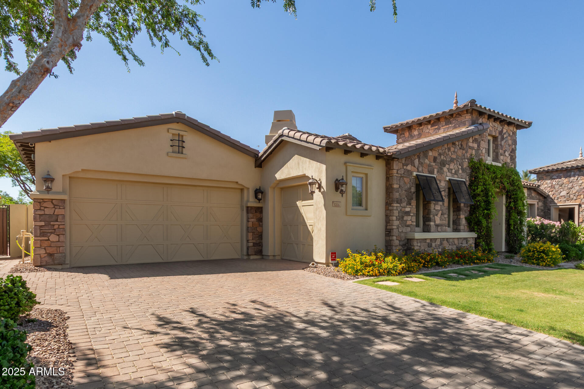 5226 S Fairchild Lane